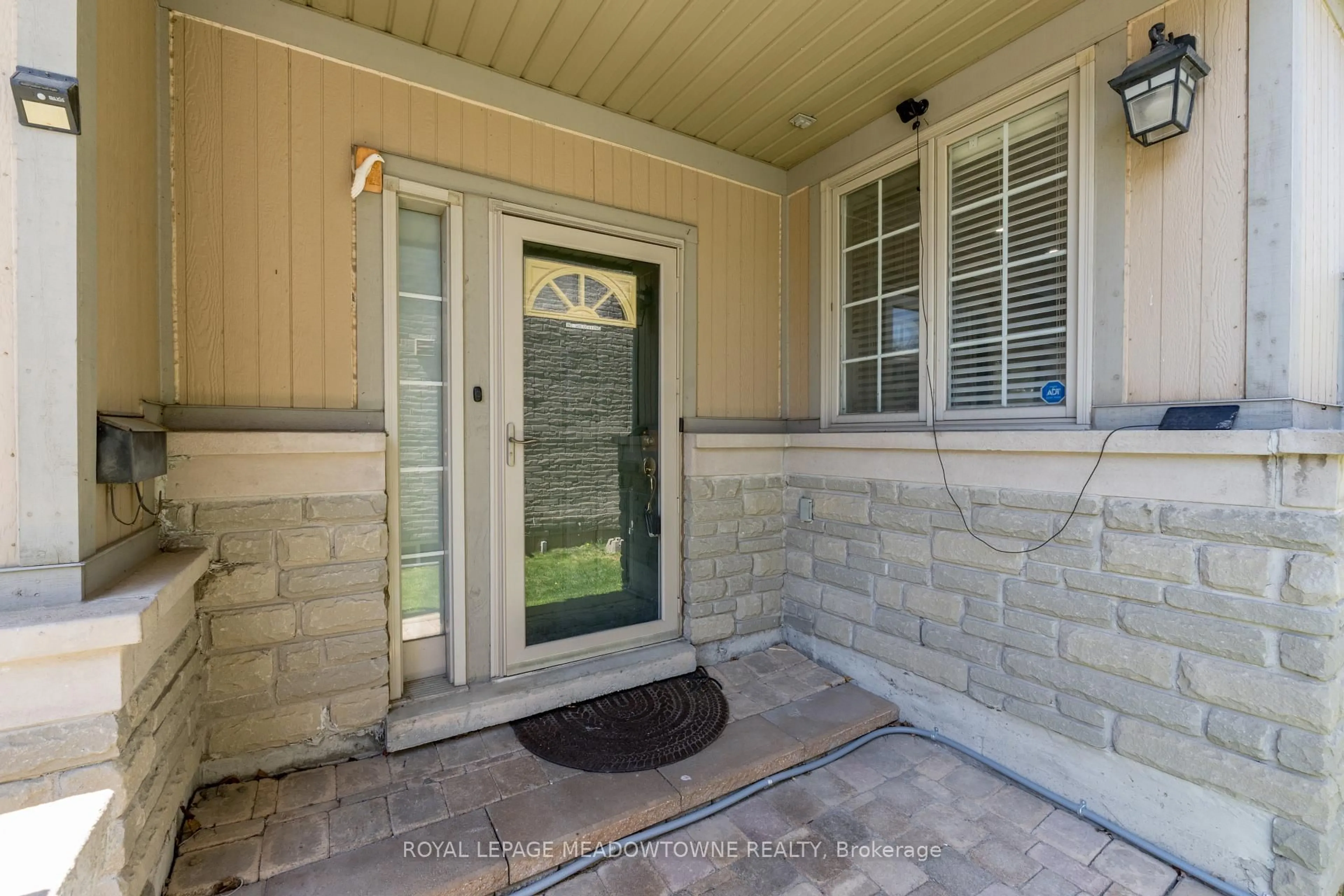 Indoor entryway for 1876 Stevington Cres, Mississauga Ontario L5N 7S5