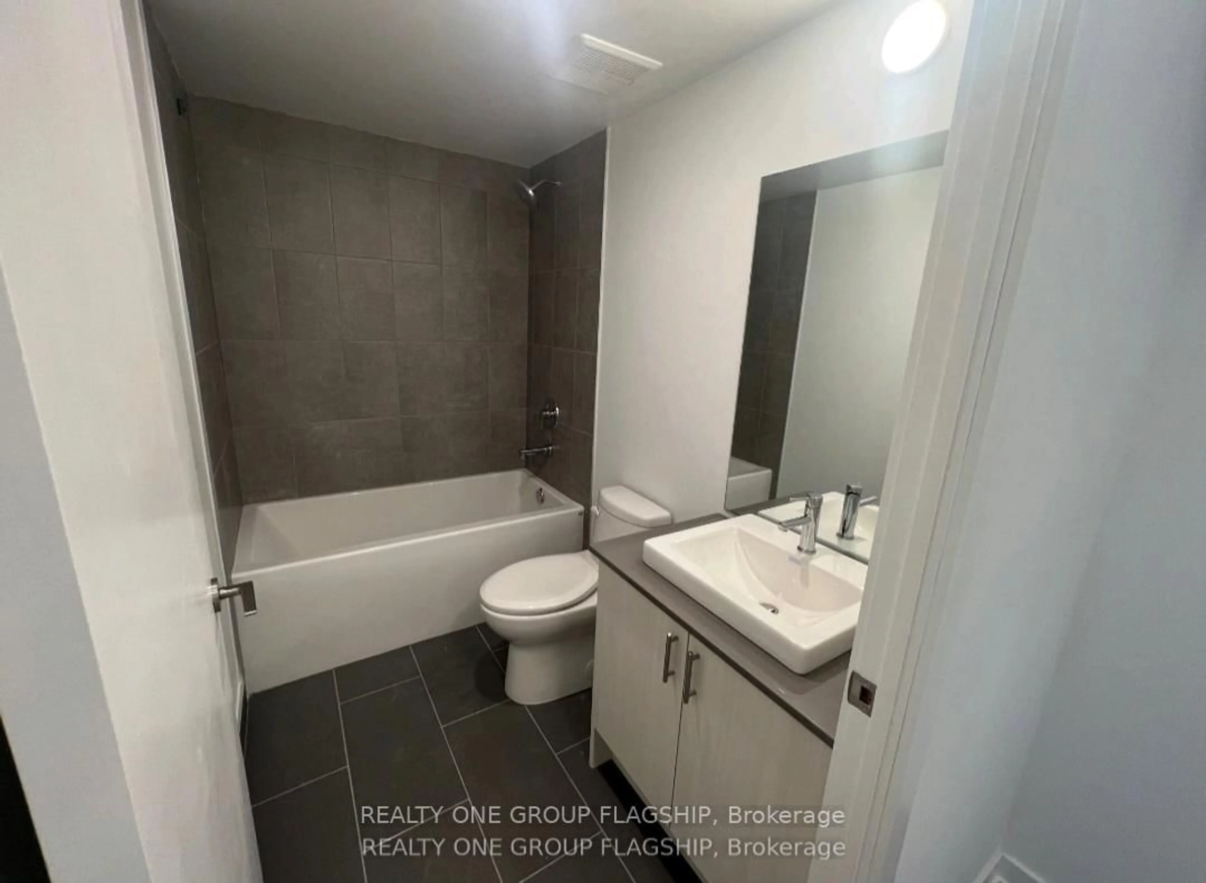 Standard bathroom, ceramic/tile floor for 1195 The Queensway Ave #414, Toronto Ontario M8Z 0H1