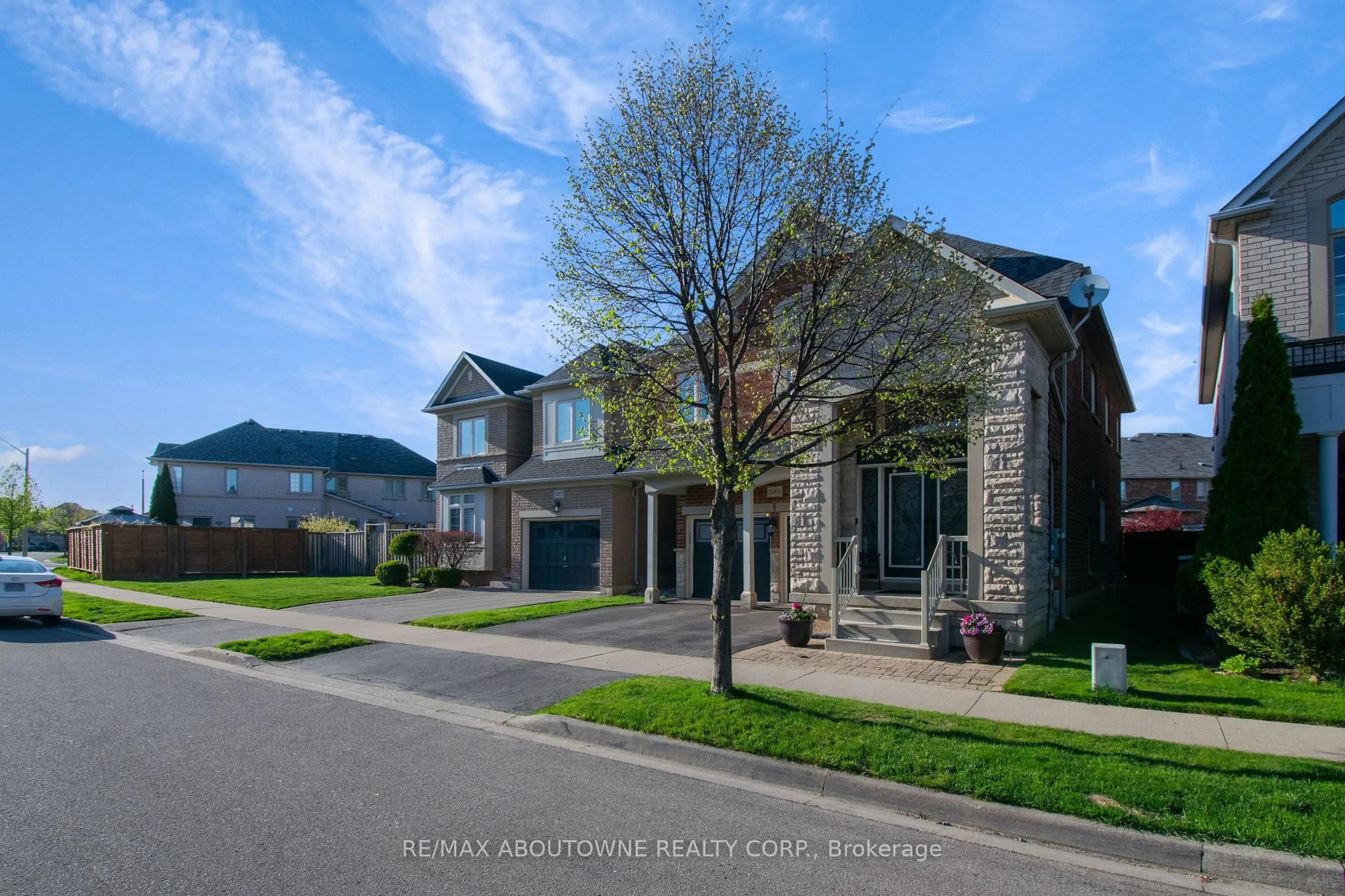 Home with brick exterior material, street for 3265 Sharp Rd, Burlington Ontario L7M 0J4
