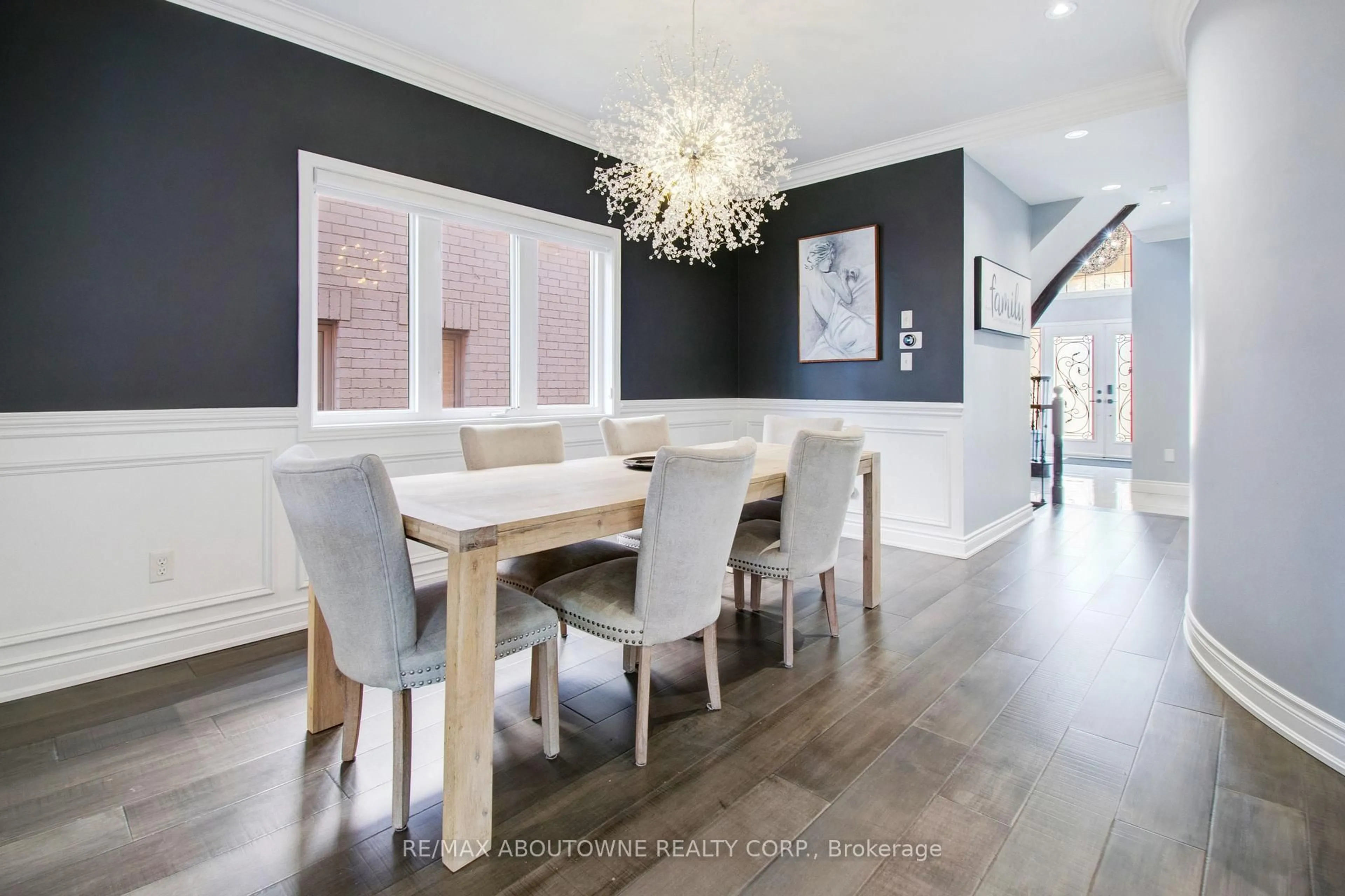 Dining room, wood/laminate floor for 3265 Sharp Rd, Burlington Ontario L7M 0J4