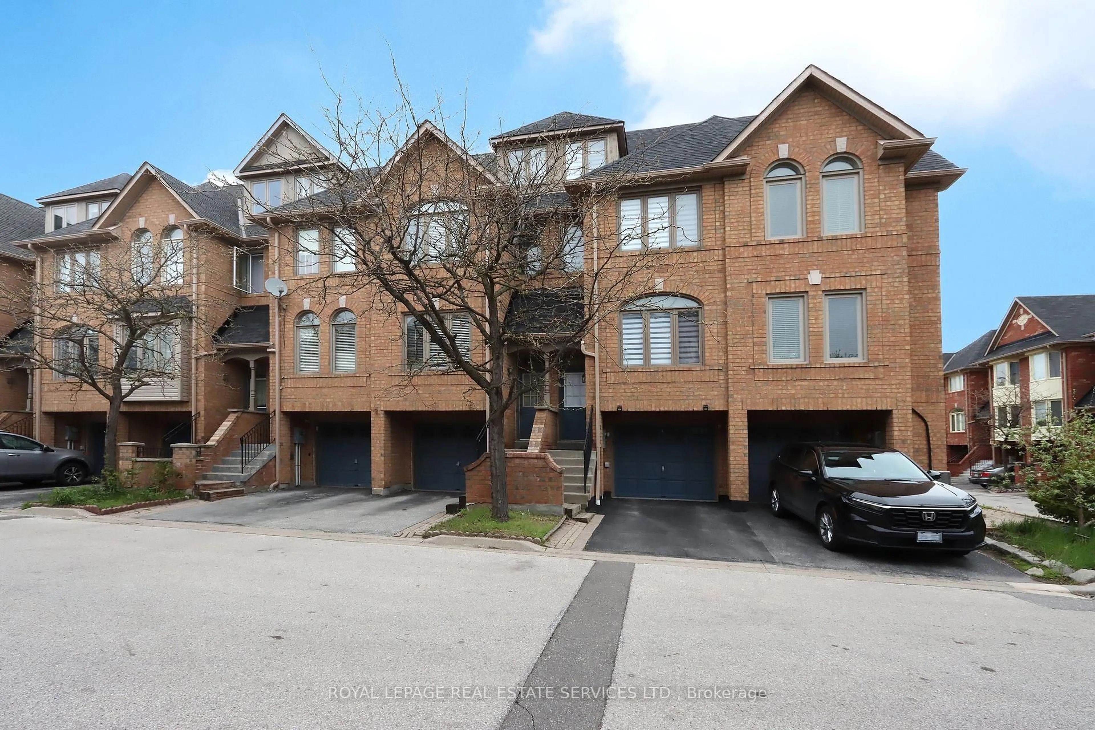 A pic from outside/outdoor area/front of a property/back of a property/a pic from drone, street for 1168 Arena Rd #133, Mississauga Ontario L4Y 4K7