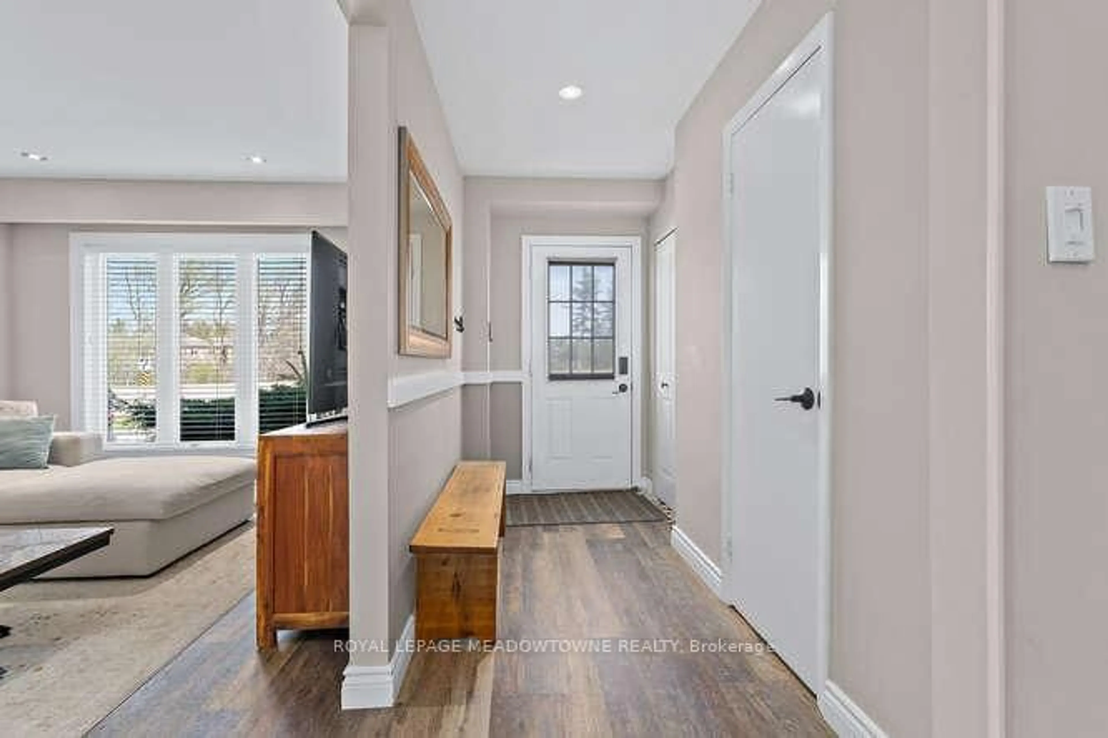 Indoor entryway for 4A Hall Rd, Halton Hills Ontario L7G 4W5