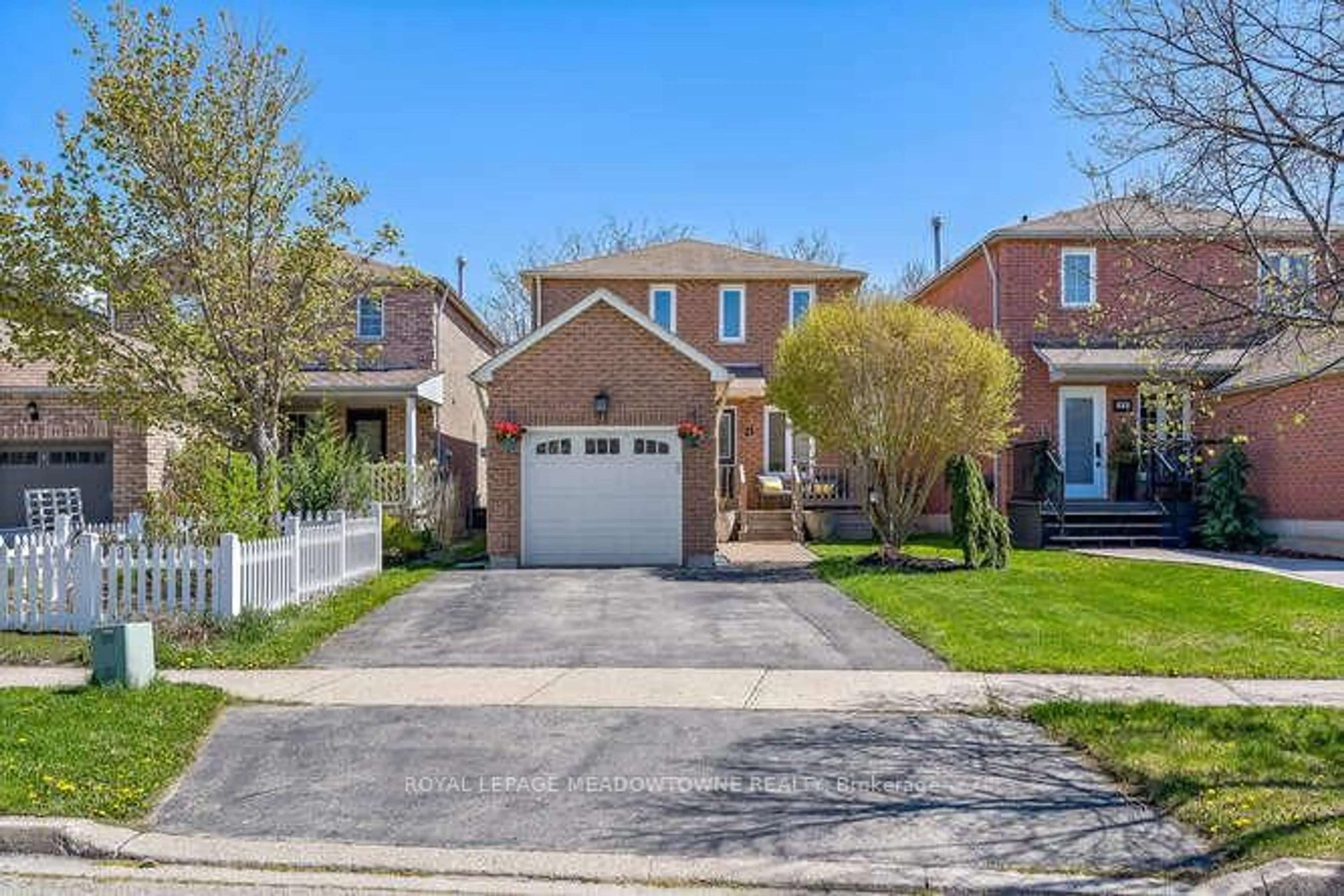 Home with brick exterior material, street for 21 Mckinnon Ave, Halton Hills Ontario L7G 5H5