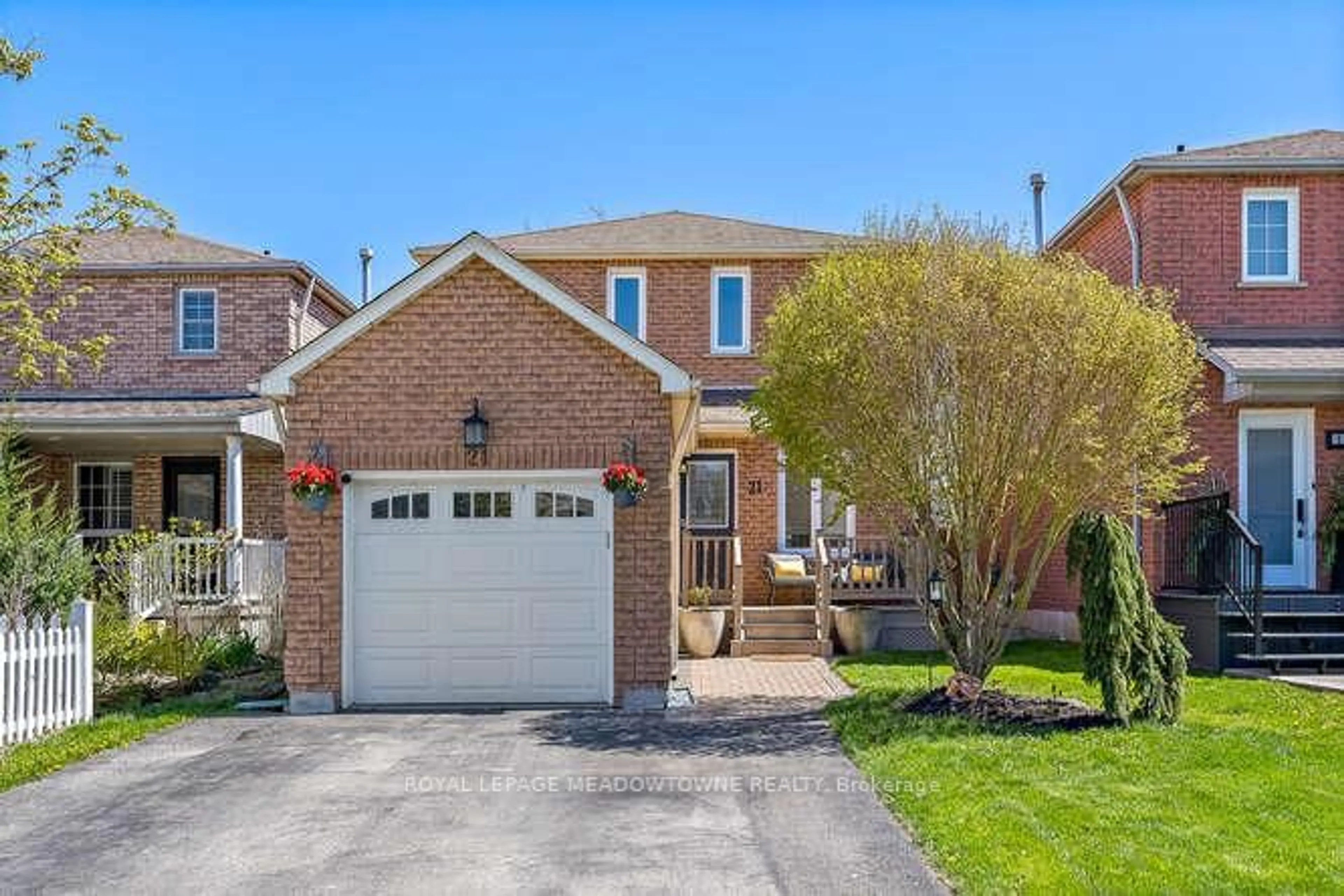 Home with brick exterior material, street for 21 Mckinnon Ave, Halton Hills Ontario L7G 5H5