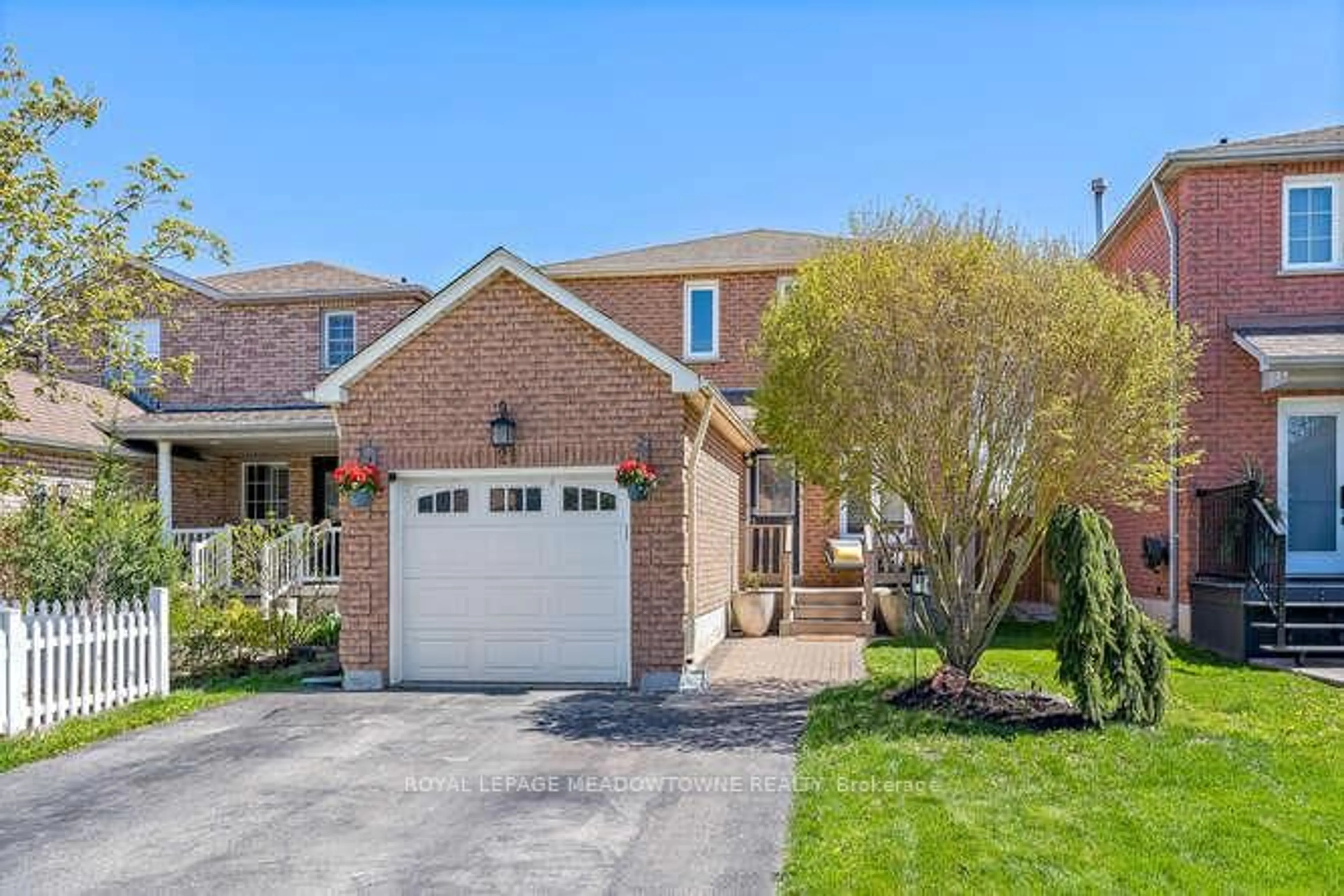 Home with brick exterior material, street for 21 Mckinnon Ave, Halton Hills Ontario L7G 5H5