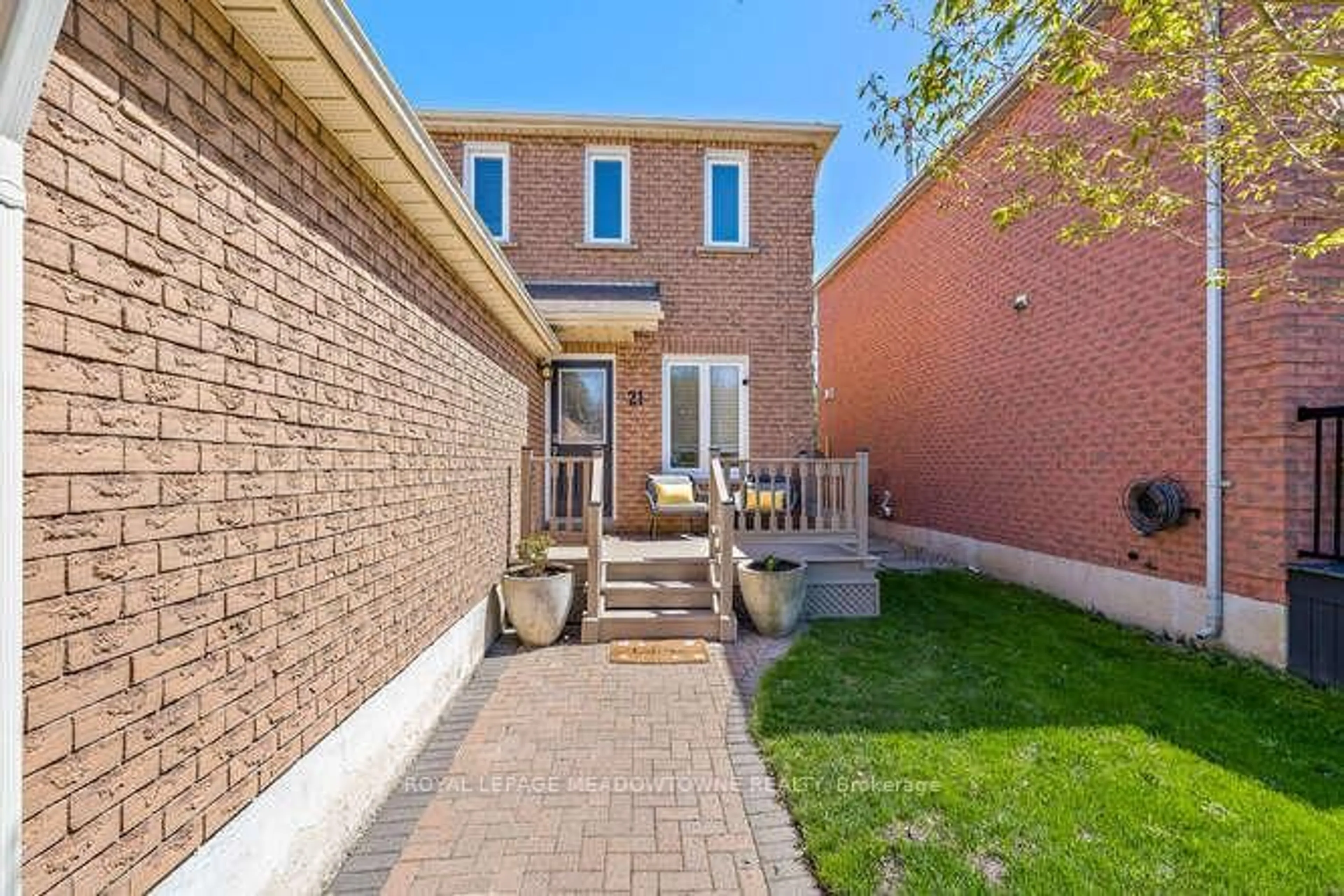 Home with brick exterior material, street for 21 Mckinnon Ave, Halton Hills Ontario L7G 5H5