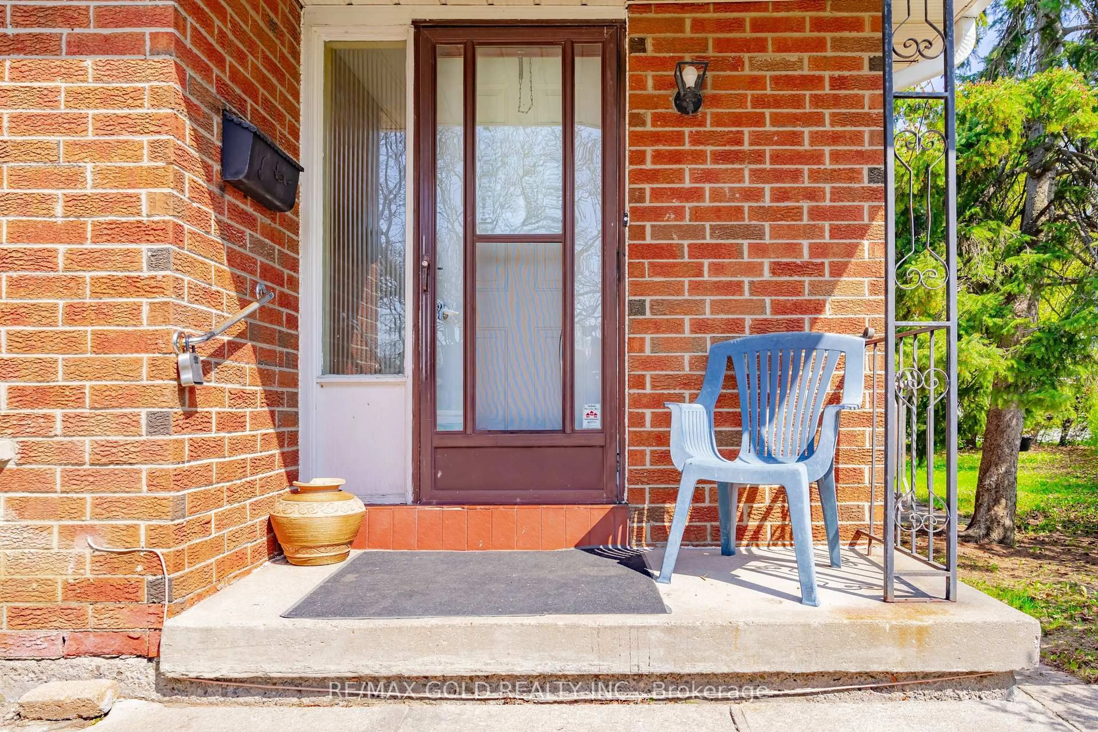 Home with brick exterior material, street for 68 Montjoy Cres, Brampton Ontario L6S 3E7