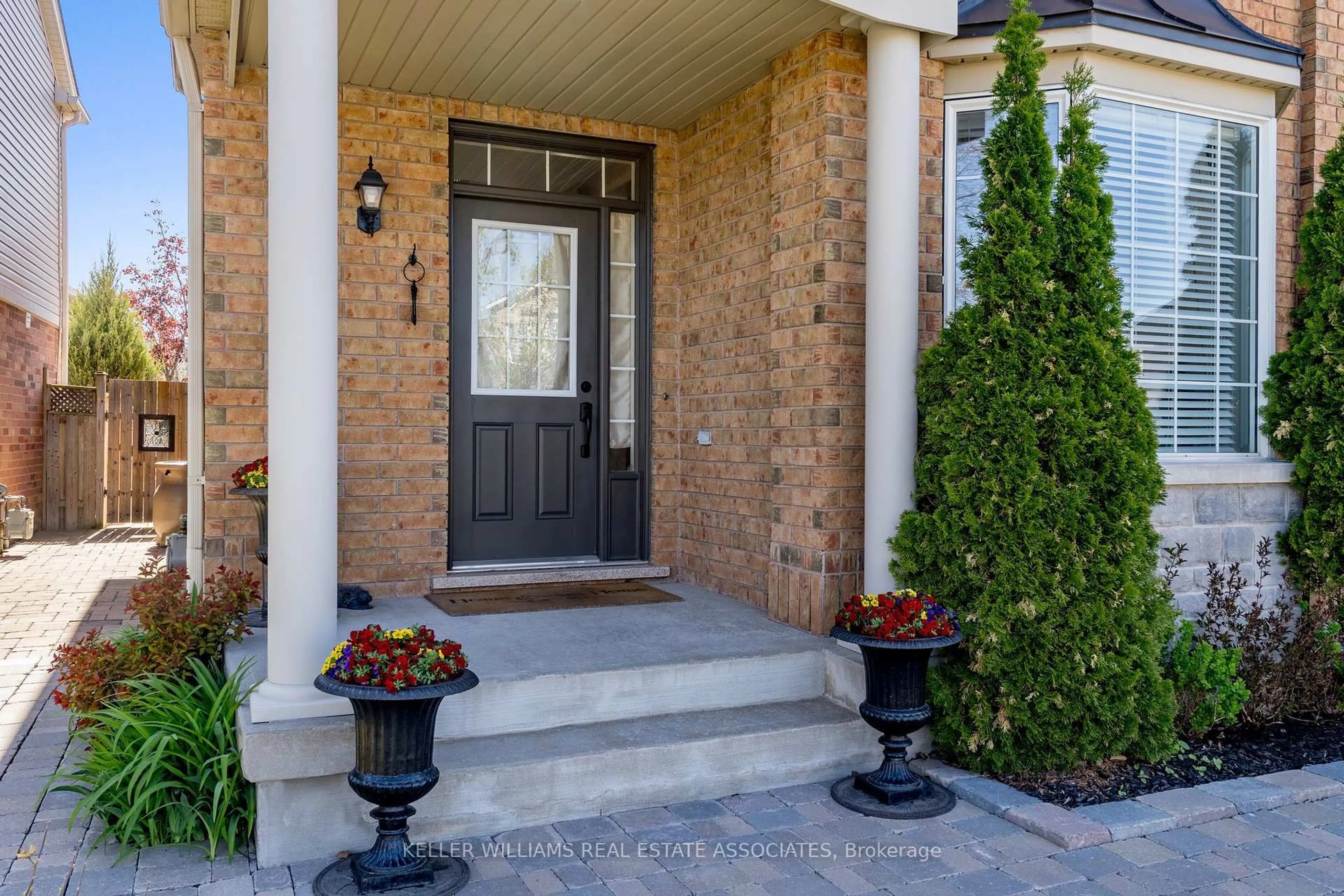 Indoor entryway for 913 Bennett Blvd, Milton Ontario L9T 6X5