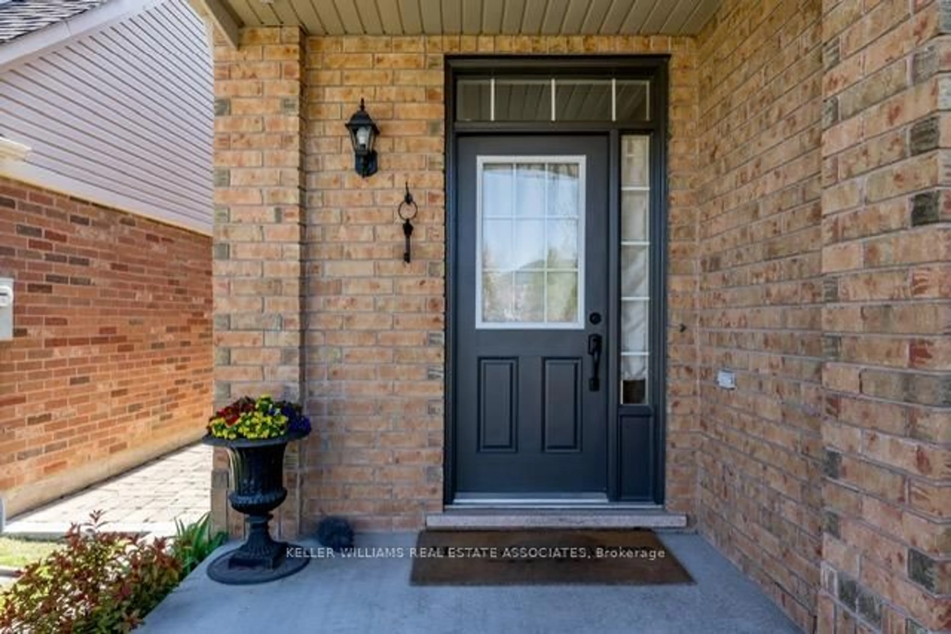 Home with brick exterior material, street for 913 Bennett Blvd, Milton Ontario L9T 6X5