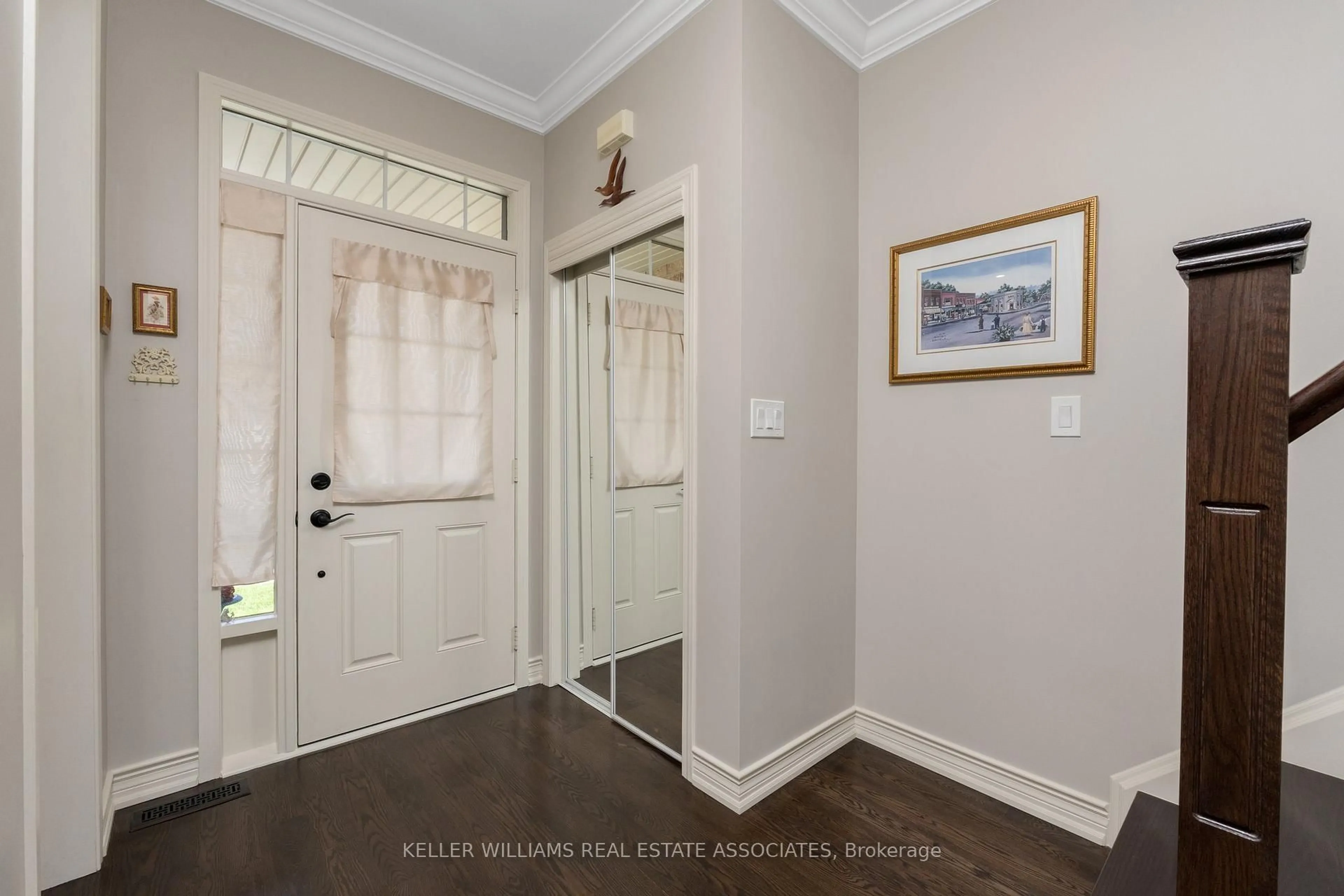 Indoor entryway for 913 Bennett Blvd, Milton Ontario L9T 6X5