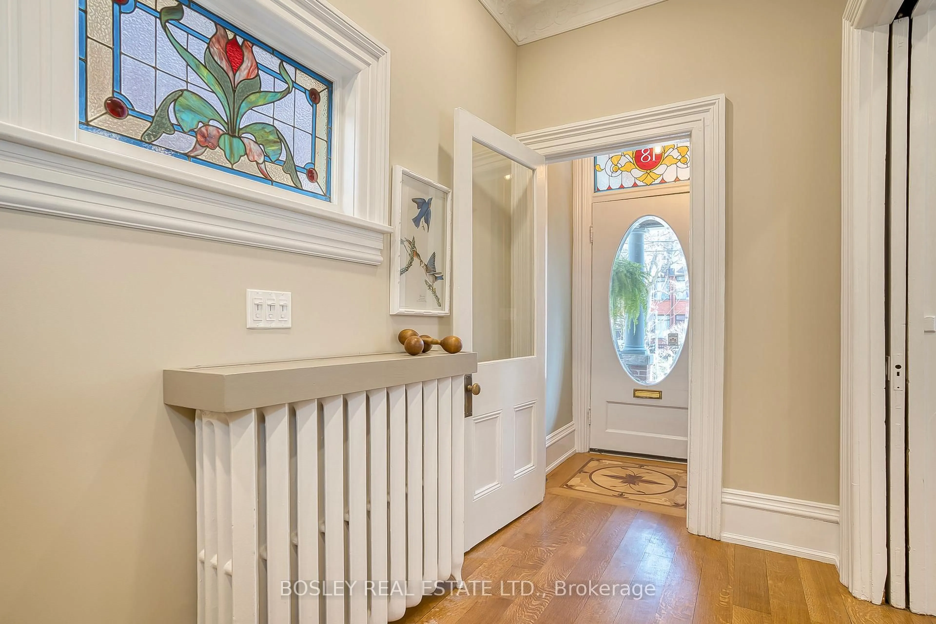 Indoor entryway for 18 Gwynne Ave, Toronto Ontario M6K 2C3
