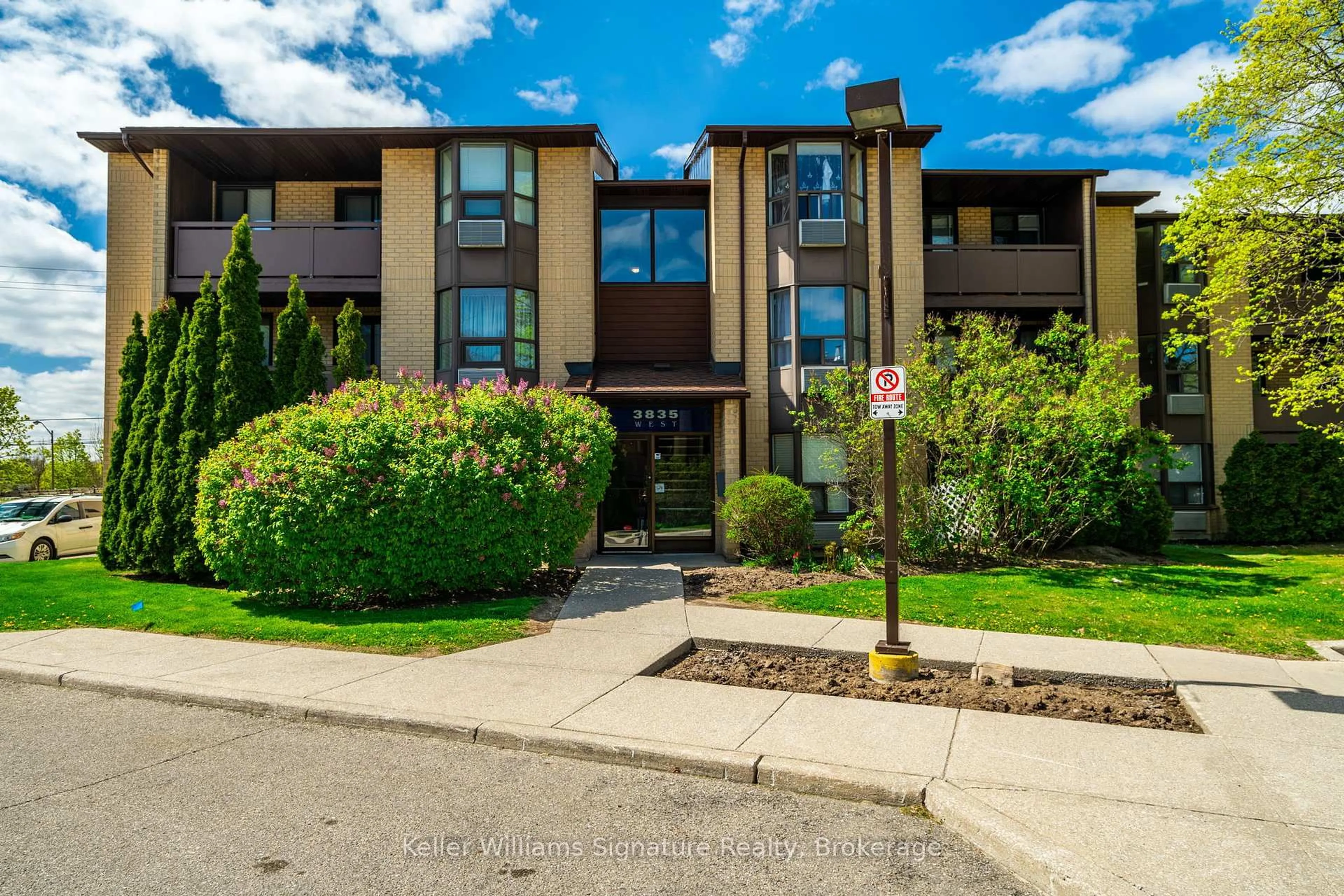 Patio, unknown for 3835 Lake Shore Blvd #305, Toronto Ontario M8W 1R2
