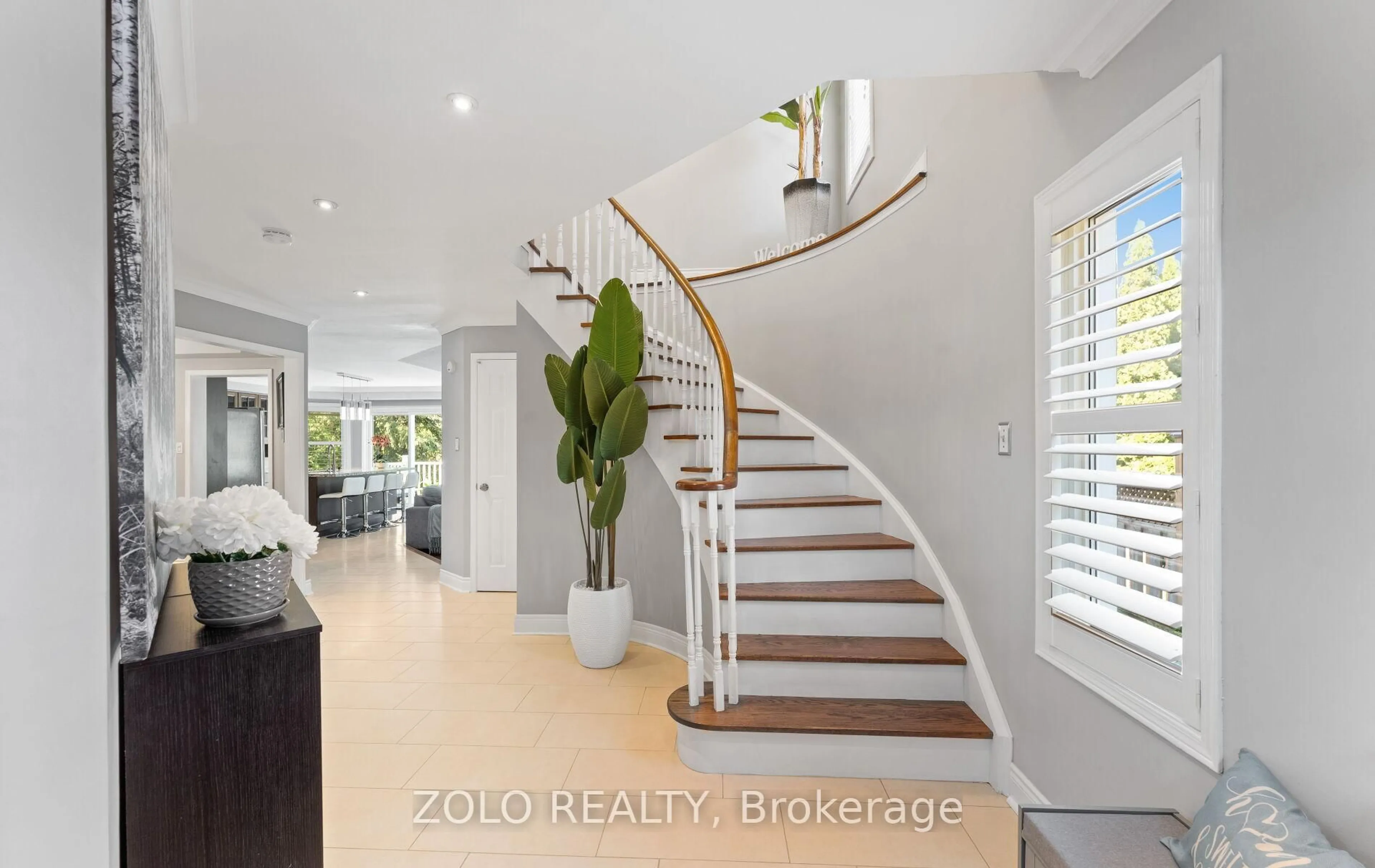 Indoor entryway for 3454 Pintail Circ, Mississauga Ontario L5N 6C7