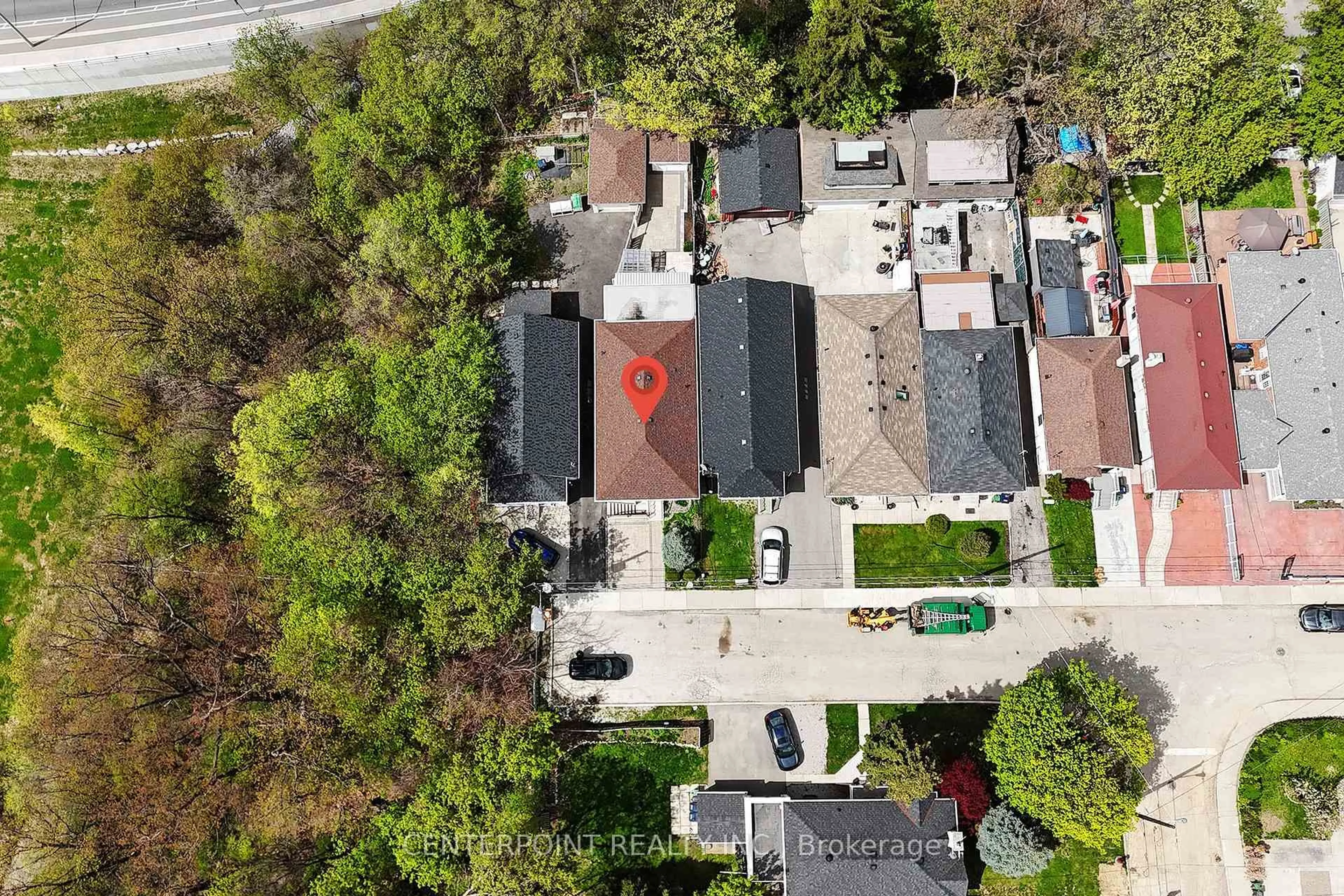 A pic from outside/outdoor area/front of a property/back of a property/a pic from drone, street for 32 Hertford Ave, Toronto Ontario M6M 1S1