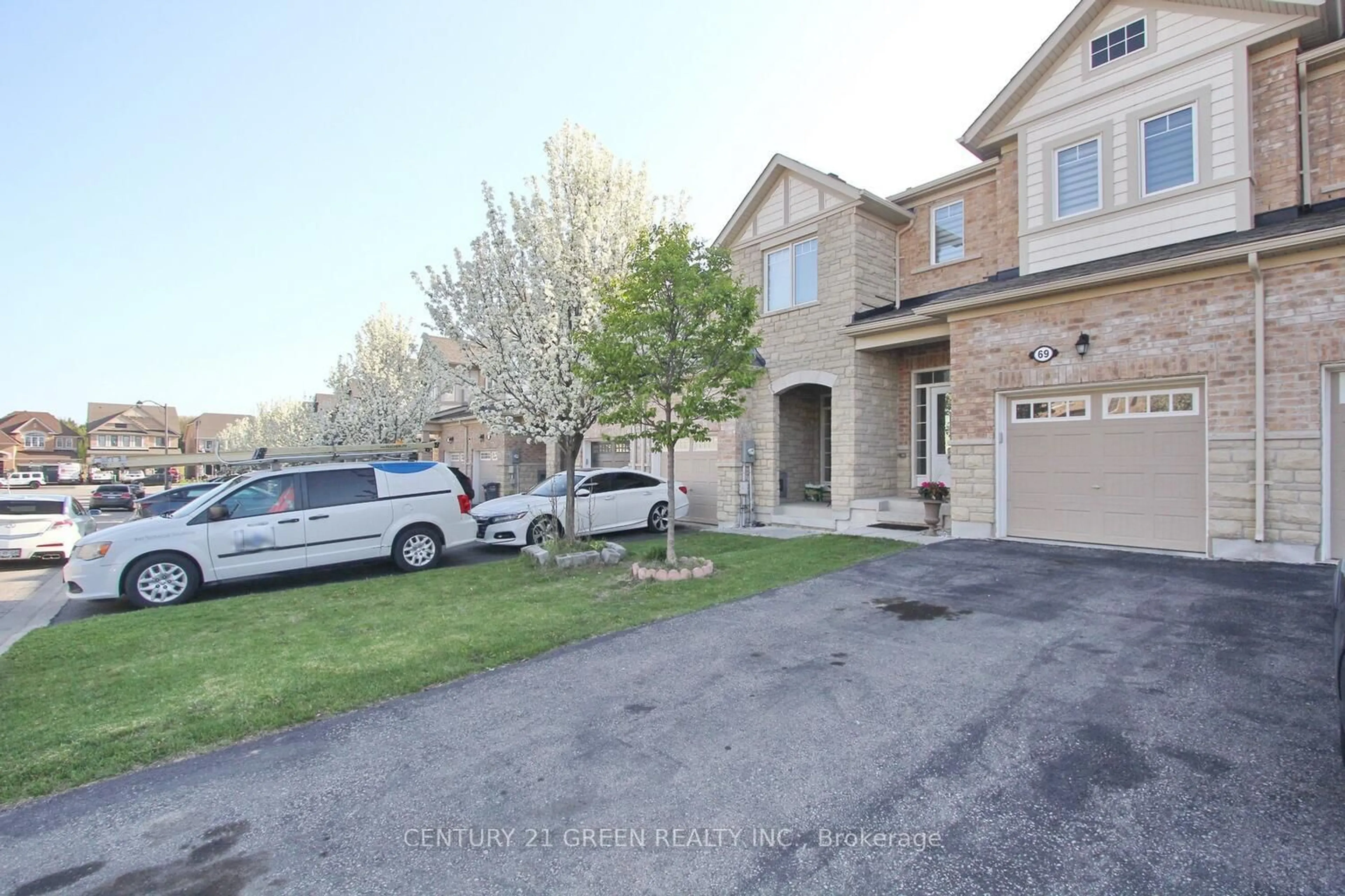 A pic from outside/outdoor area/front of a property/back of a property/a pic from drone, street for 69 Maple Cider St, Caledon Ontario L7C 4B8