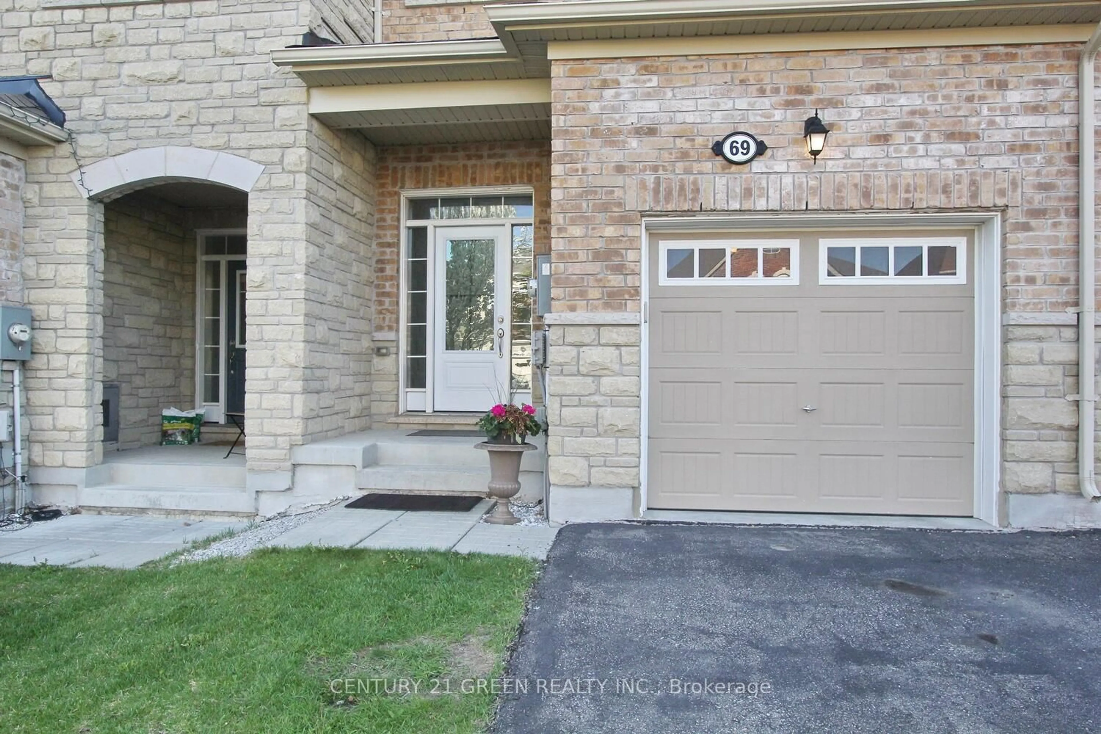 Unknown for 69 Maple Cider St, Caledon Ontario L7C 4B8