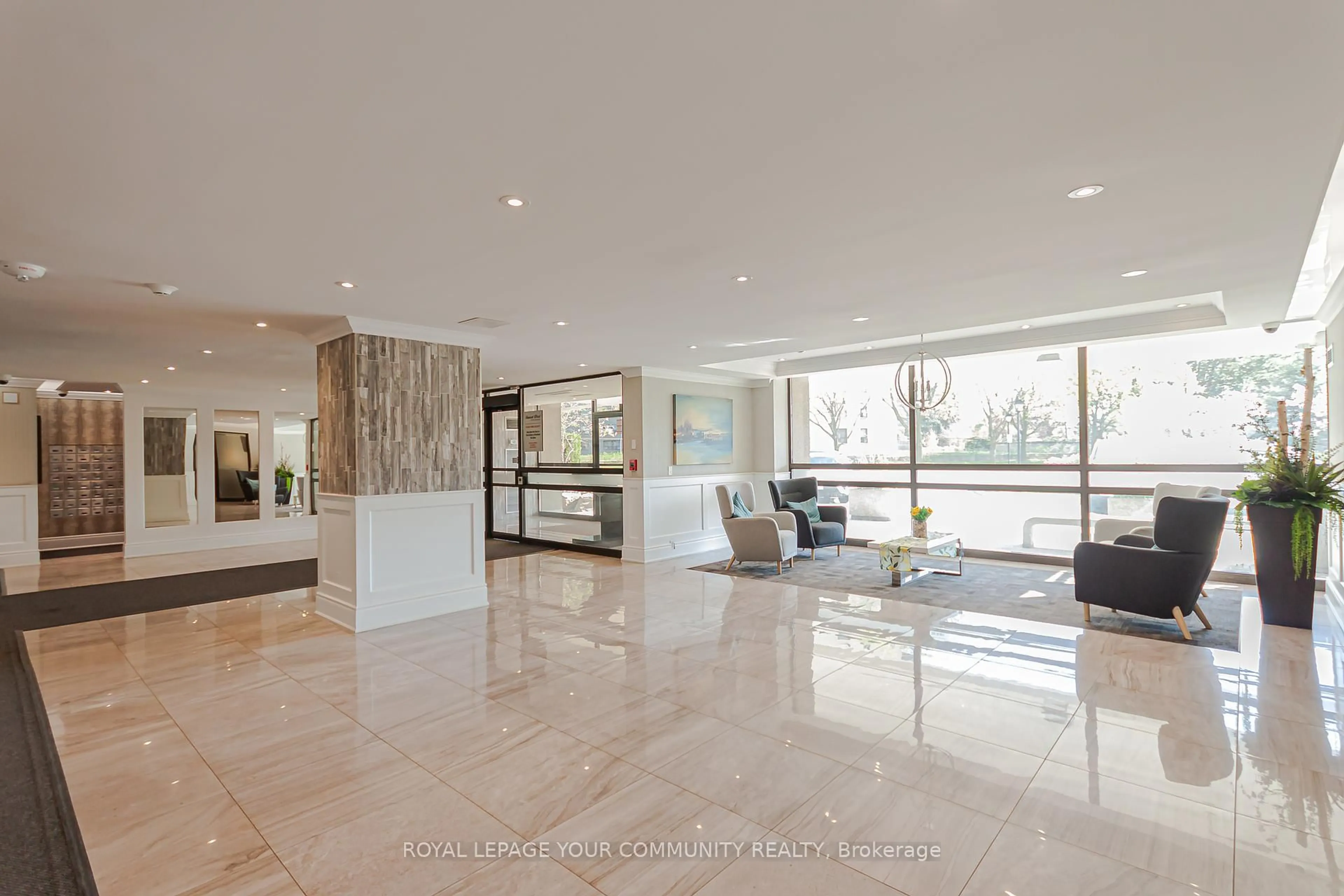 Indoor foyer for 475 The West Mall N/A #714, Toronto Ontario M9C 4Z3