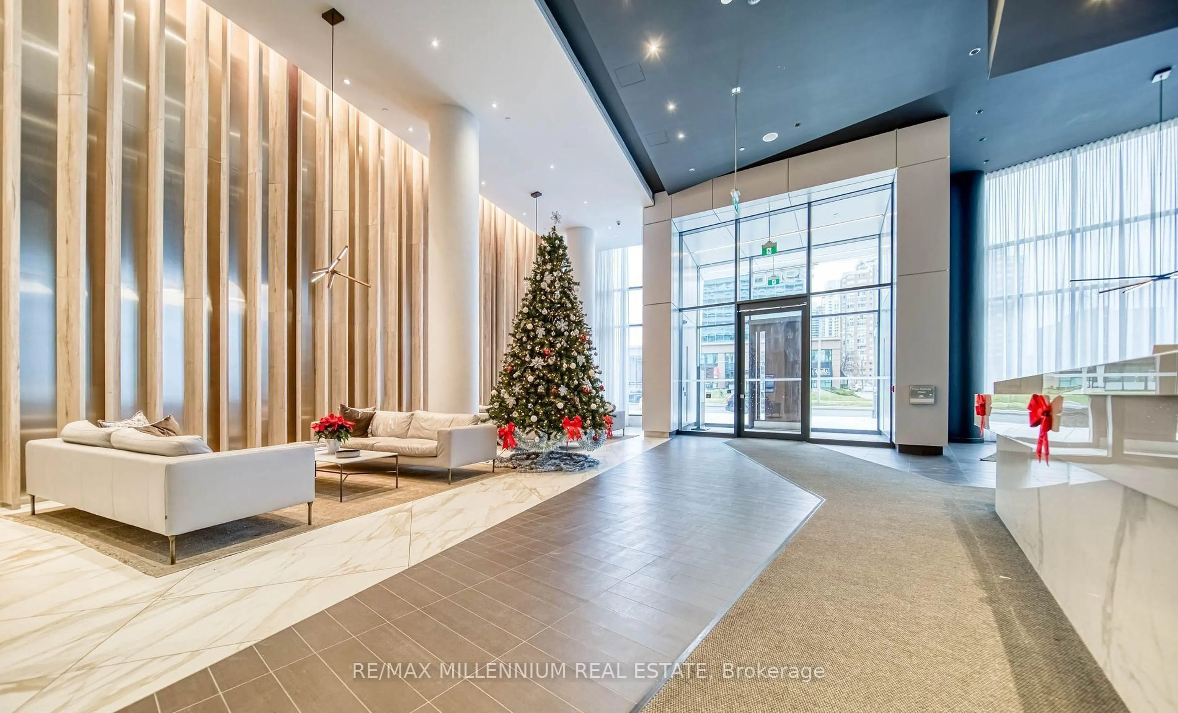 Indoor foyer for 3900 Confederation Pkwy #4503, Mississauga Ontario L5B 0M3