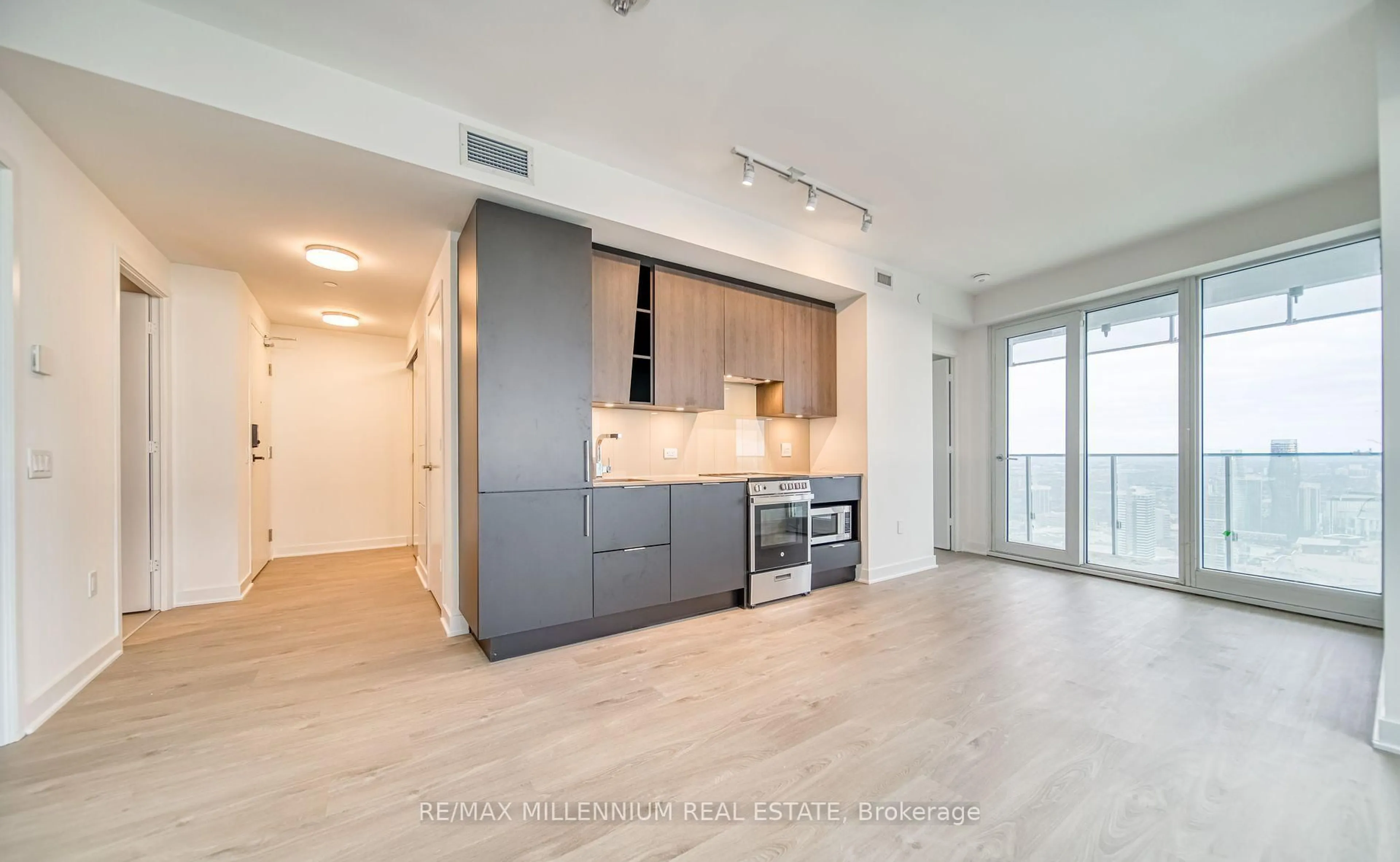 Open concept kitchen, unknown for 3900 Confederation Pkwy #4503, Mississauga Ontario L5B 0M3