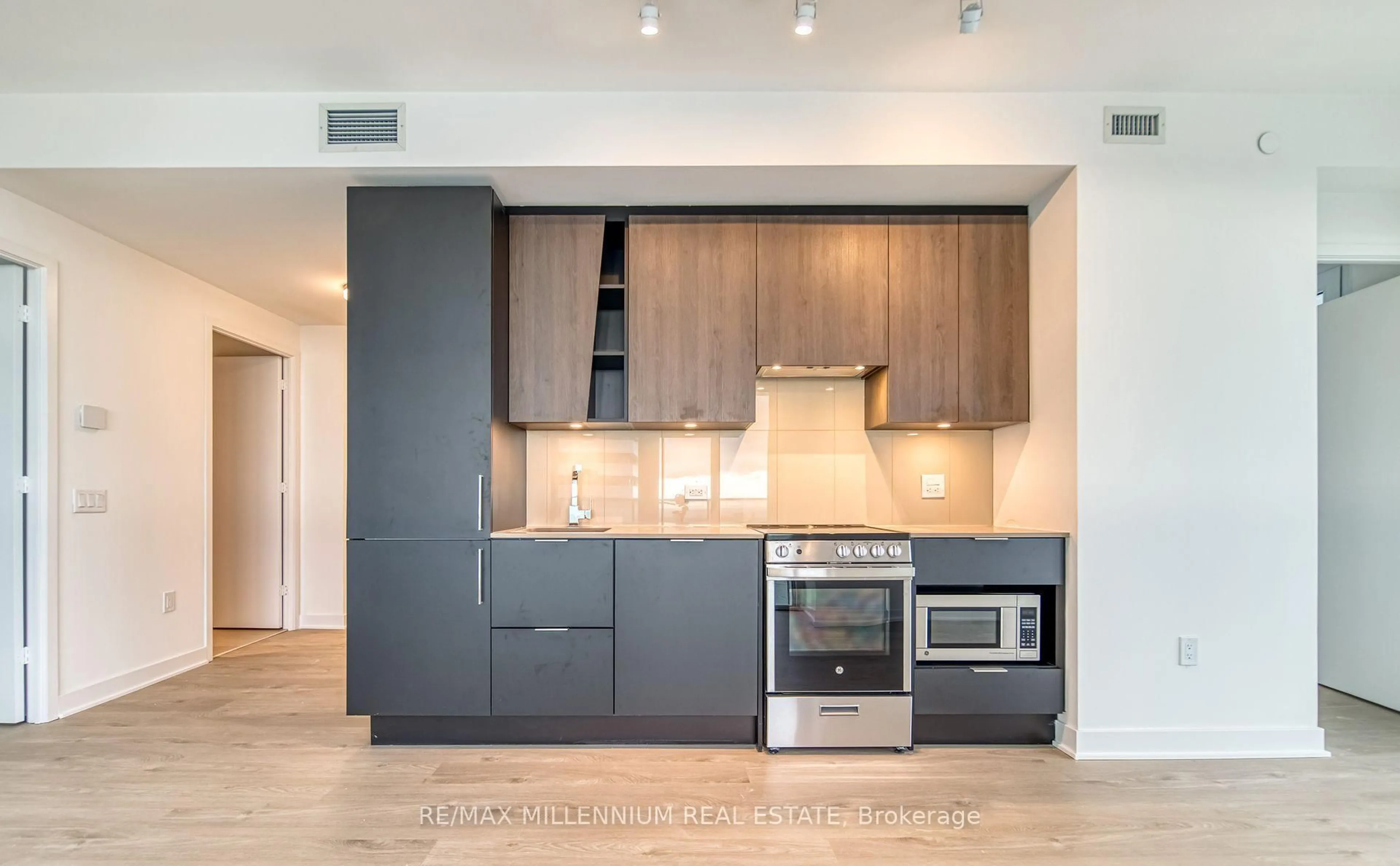 Unknown for 3900 Confederation Pkwy #4503, Mississauga Ontario L5B 0M3