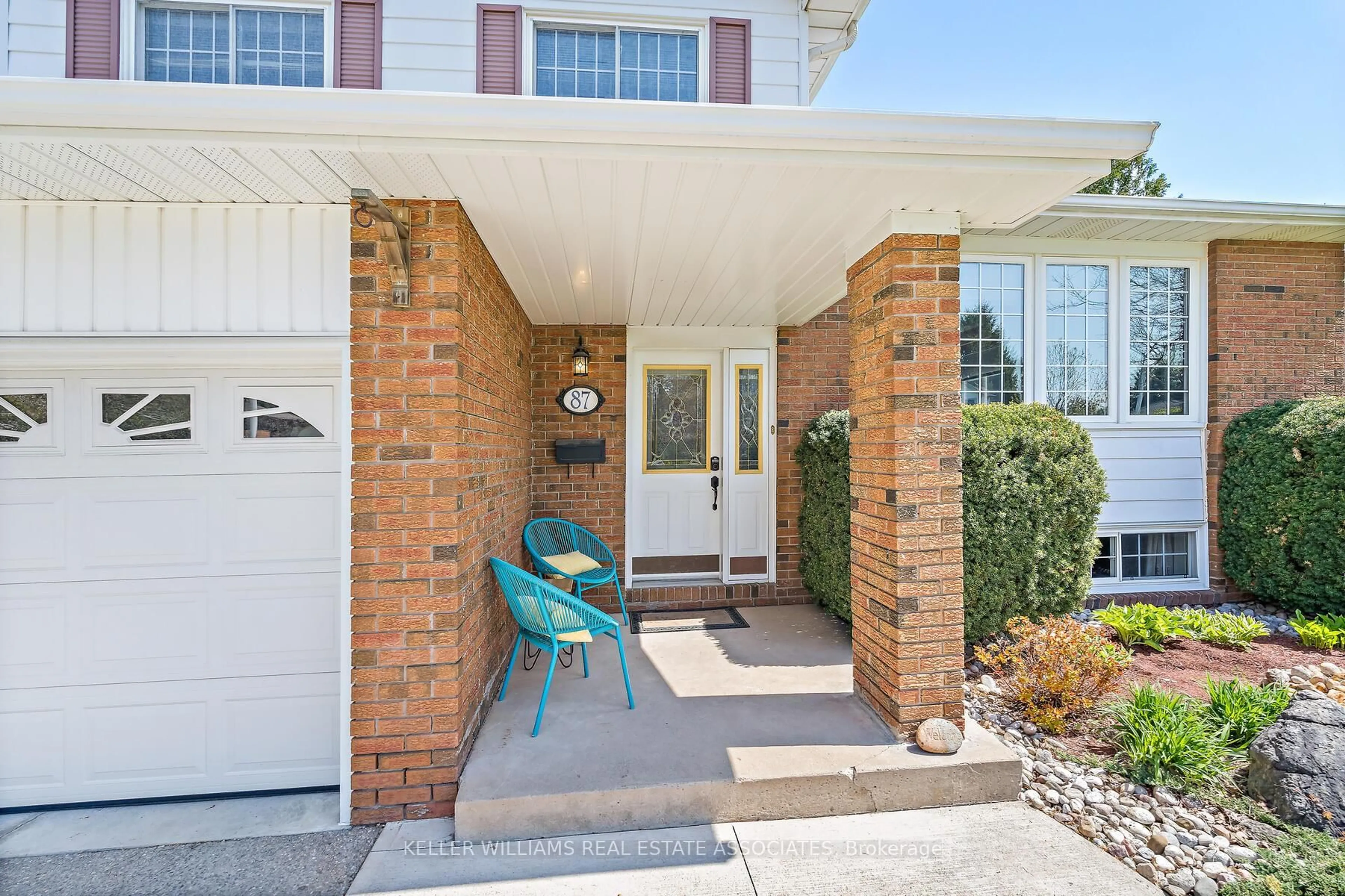 Indoor entryway for 87 Mary St, Halton Hills Ontario L7G 4V9