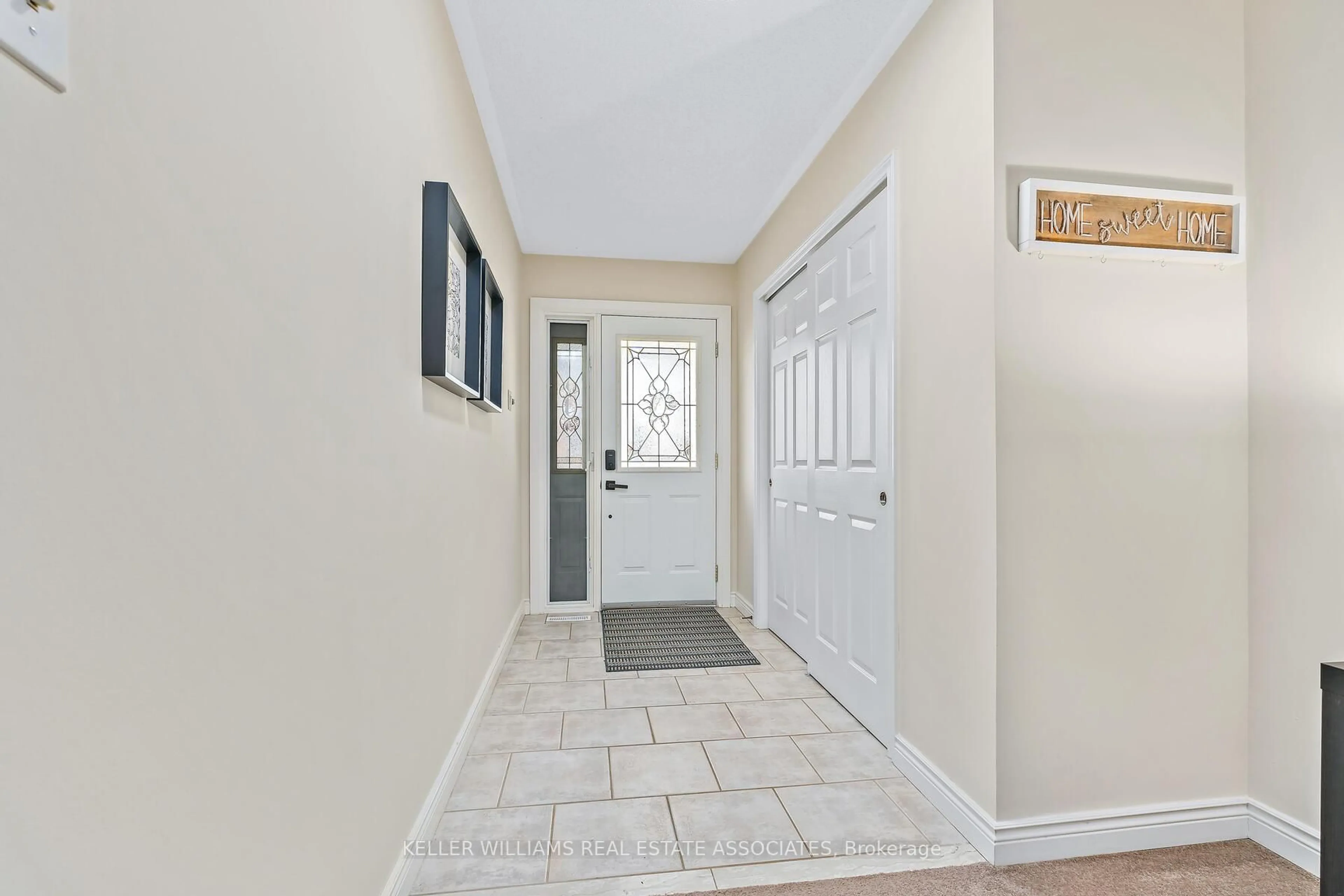 Indoor entryway for 87 Mary St, Halton Hills Ontario L7G 4V9
