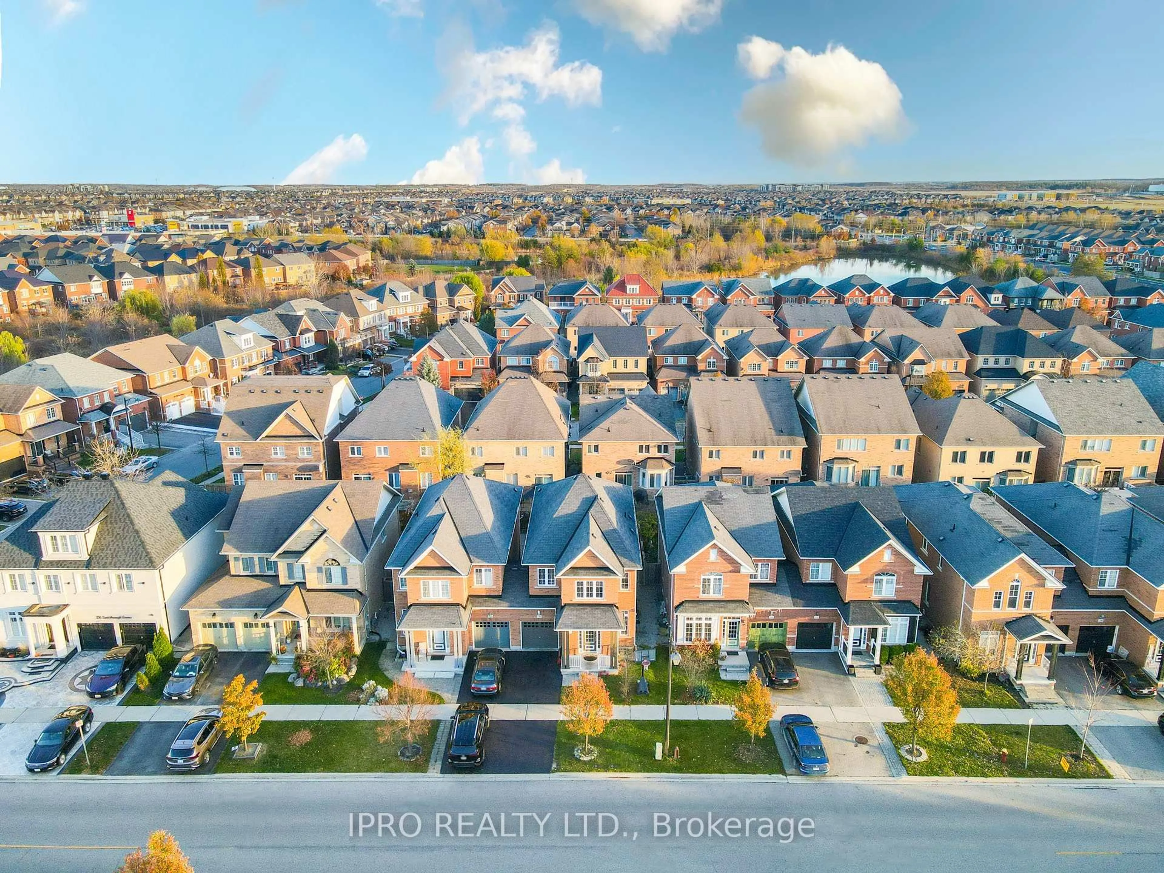 A pic from outside/outdoor area/front of a property/back of a property/a pic from drone, street for 346 Landsborough Ave, Milton Ontario L9T 7Y7