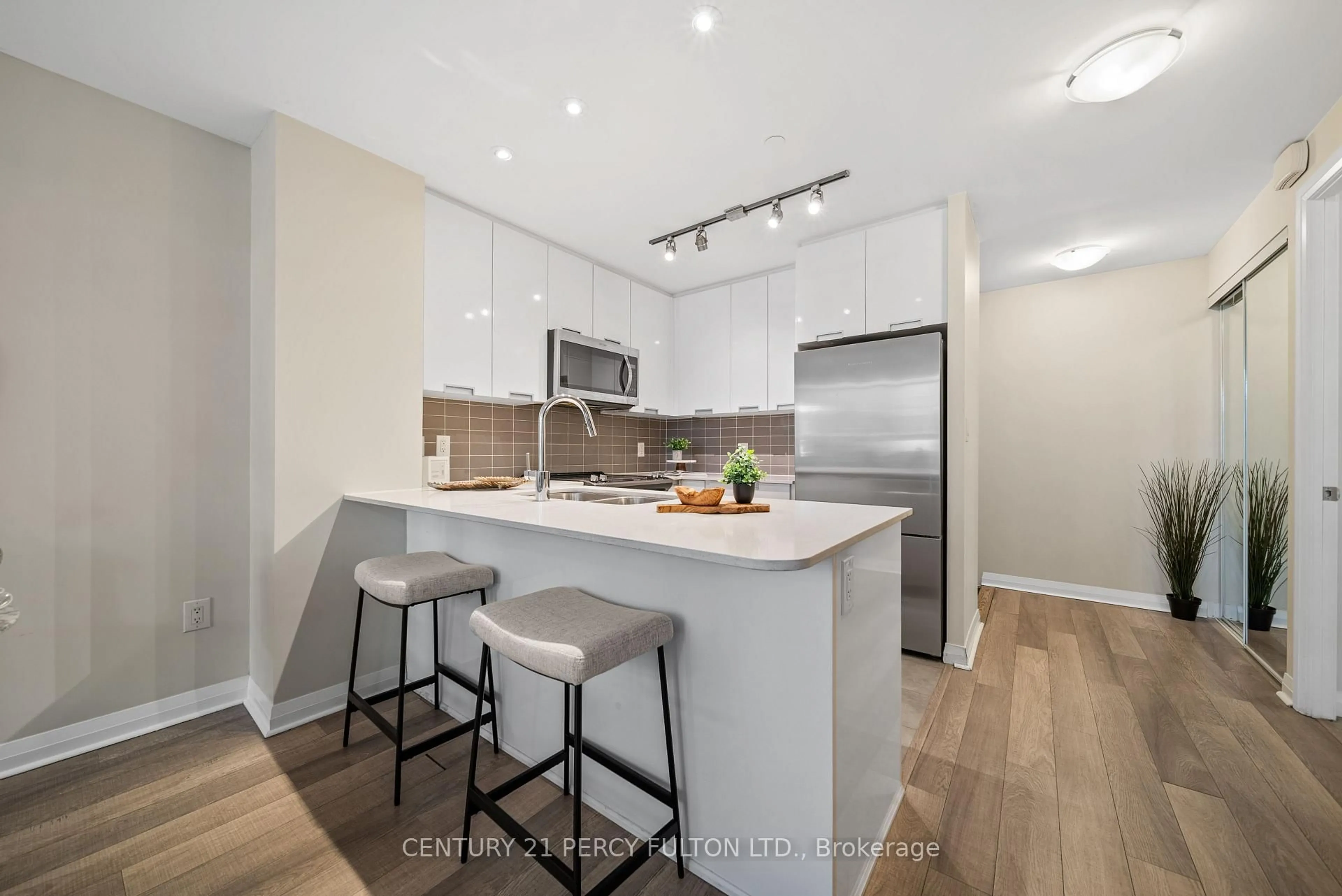 Open concept kitchen, unknown for 5033 Four Springs Ave #119, Mississauga Ontario L5R 0G6
