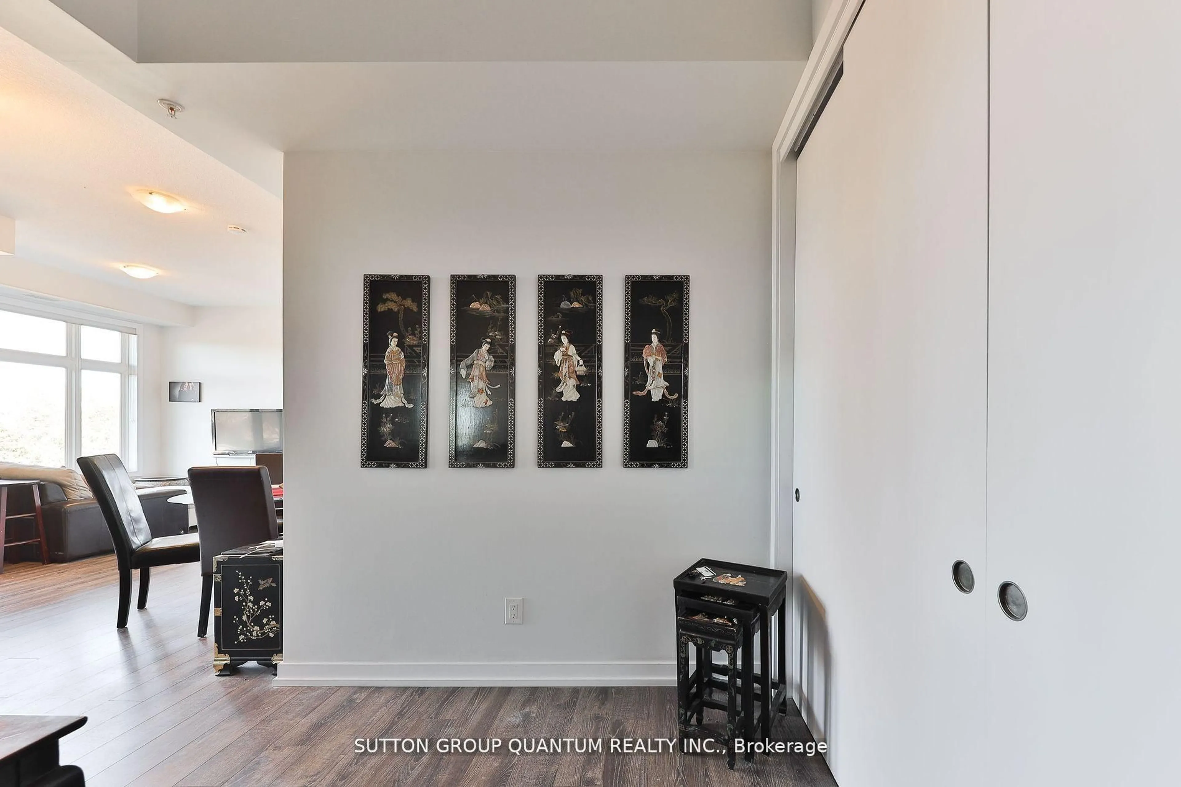 Indoor entryway for 457 Plains Rd #418, Burlington Ontario L7T 0B8