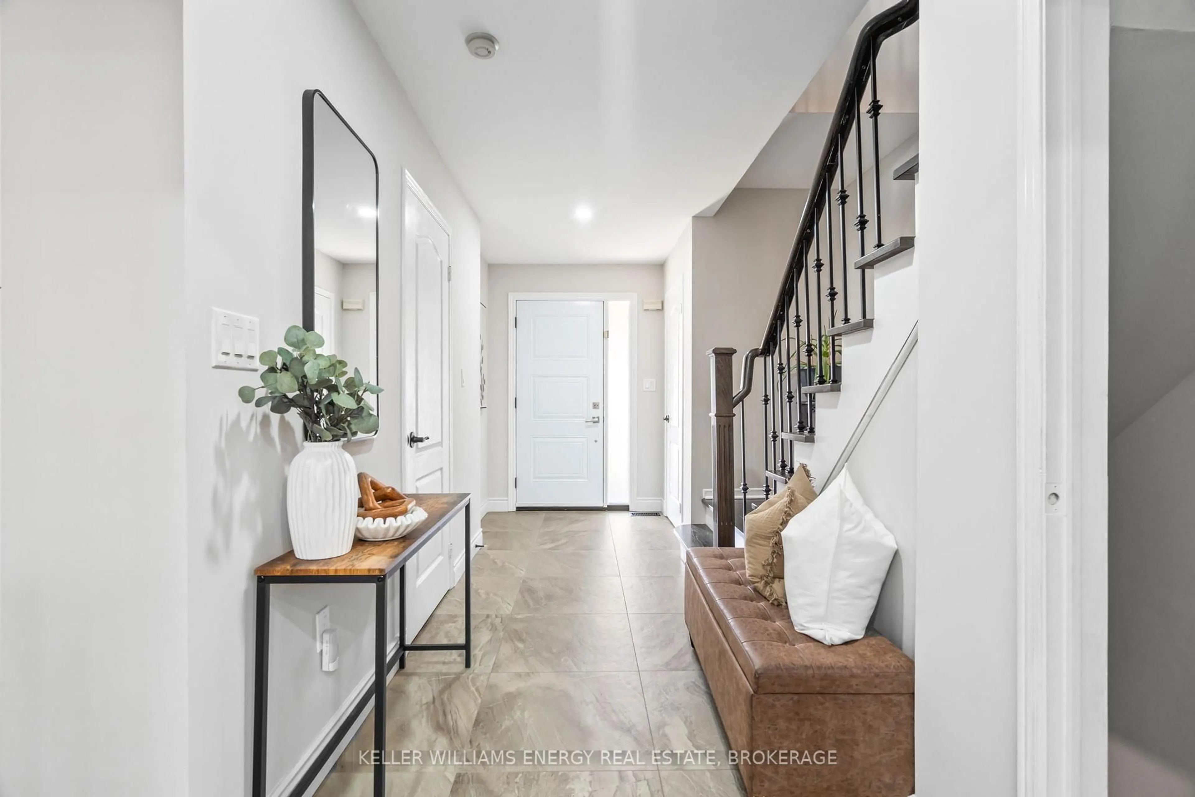 Indoor entryway for 19 Woodstream Ave, Brampton Ontario L6R 1M7
