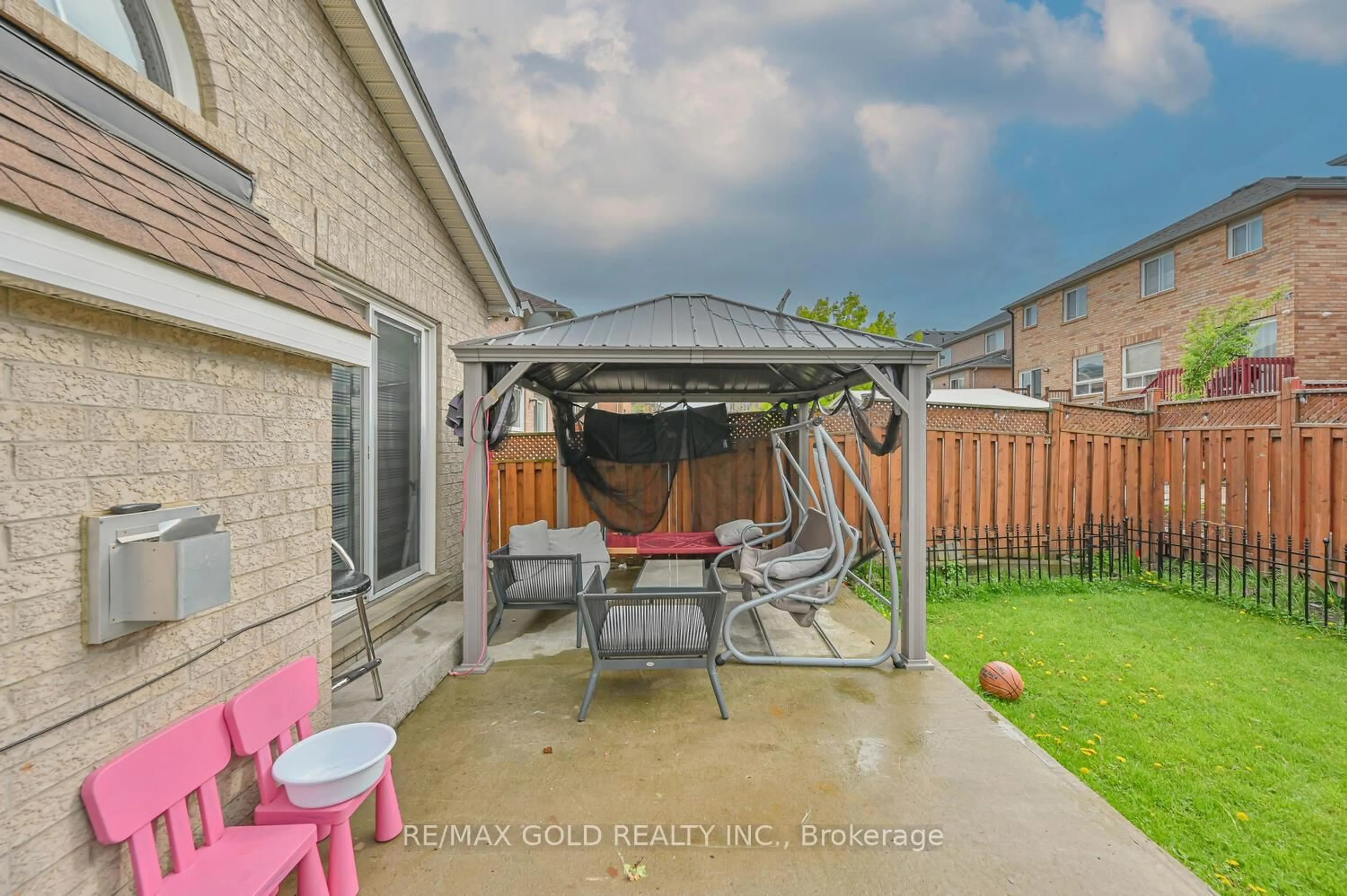 Patio, street for 111 Mint Leaf Blvd, Brampton Ontario L6R 2Y9