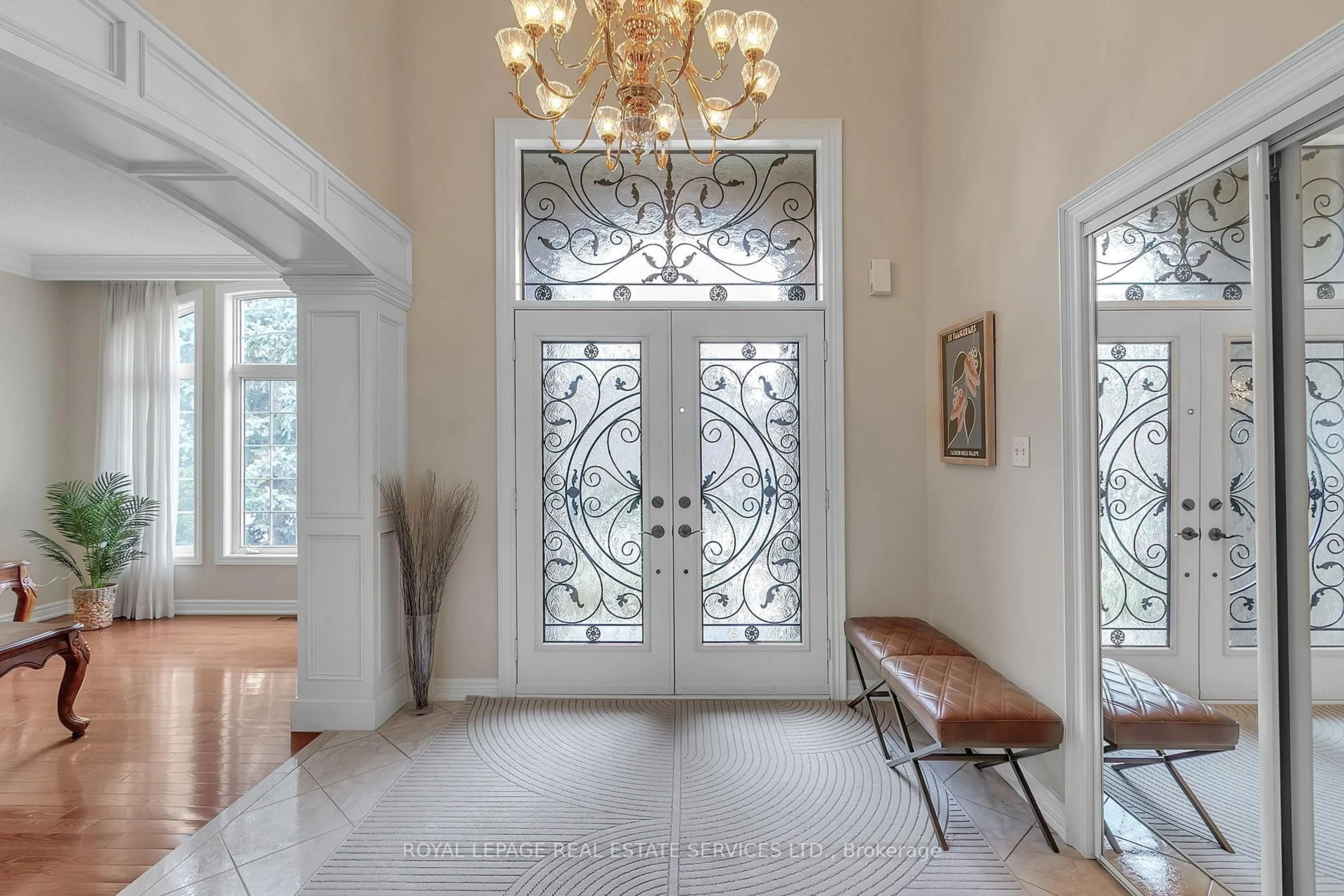 Indoor entryway for 2444 Salcome Dr, Oakville Ontario L6H 7N5