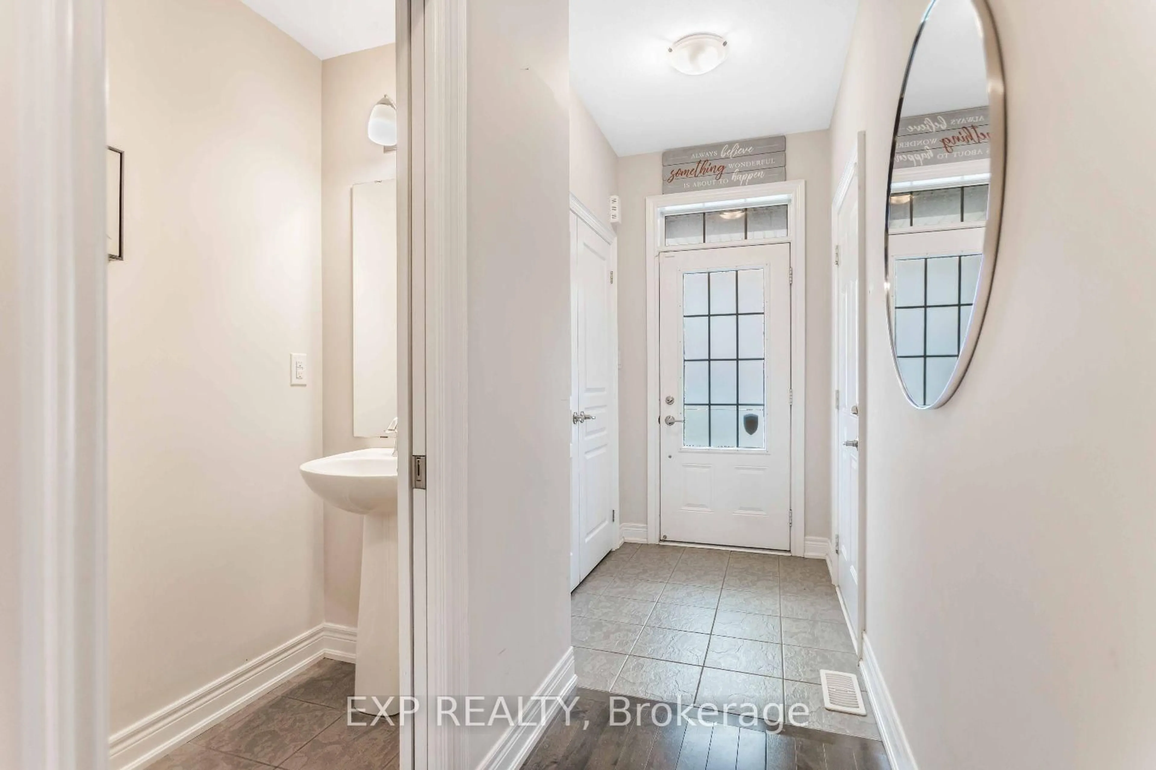Indoor entryway for 5980 Turney Dr #24, Mississauga Ontario L5M 0S5