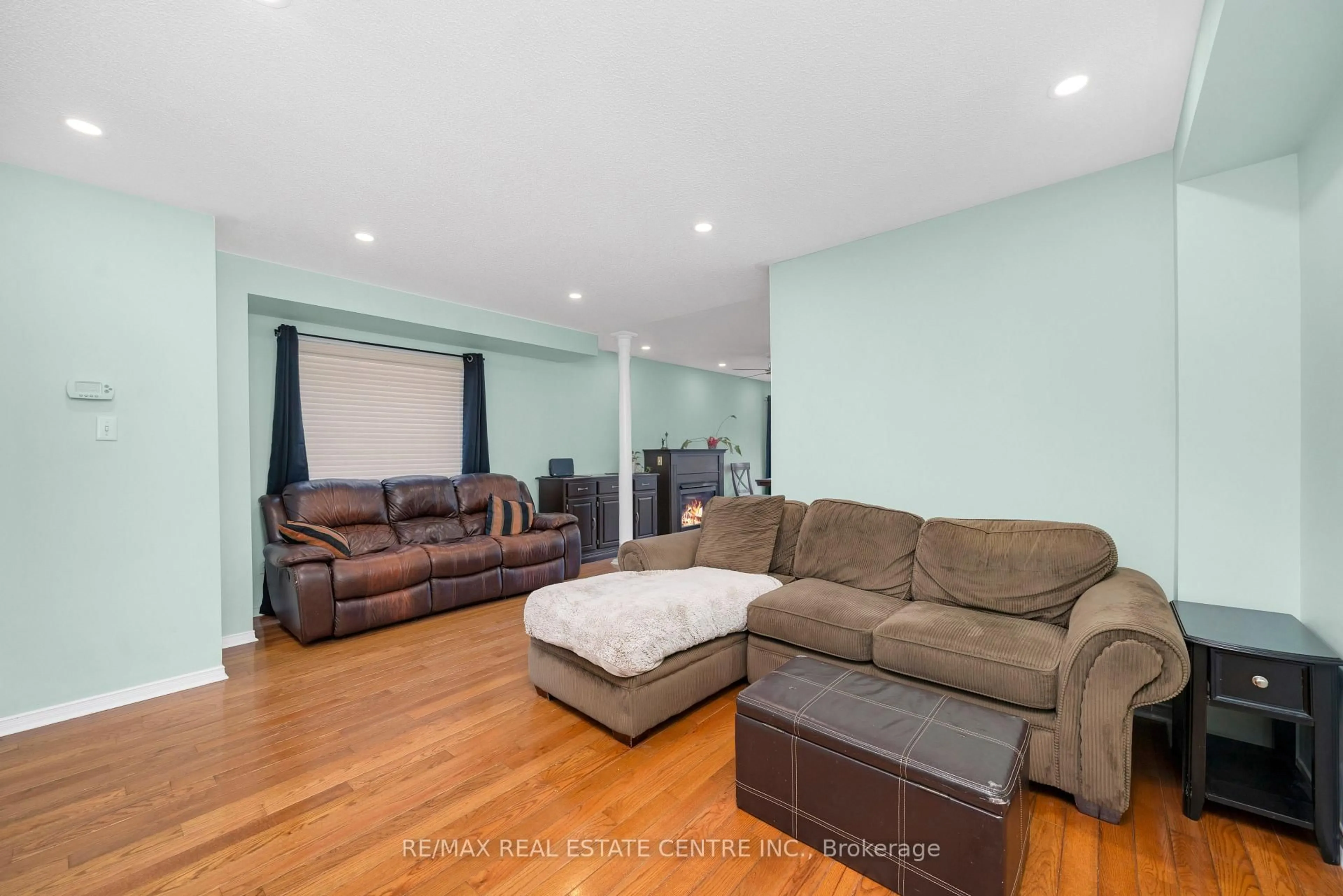 Living room with furniture, unknown for 36 Harding St, Halton Hills Ontario L7G 6B2