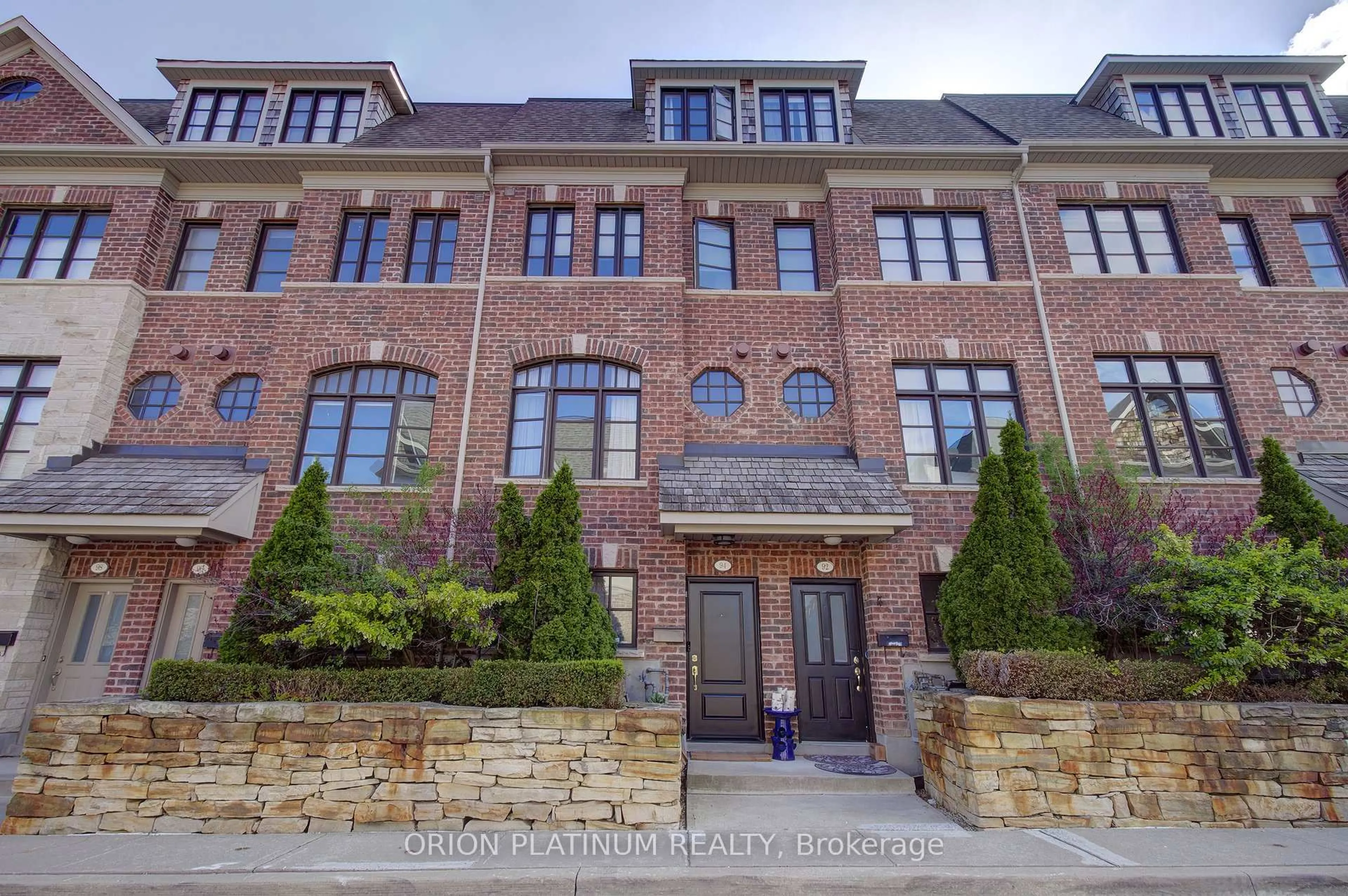Home with brick exterior material, street for 1812 Burnhamthorpe Rd #94, Mississauga Ontario L4X 2J8