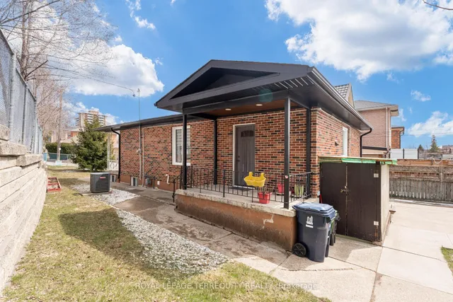 Additional property image - 532 Silverthorn Ave