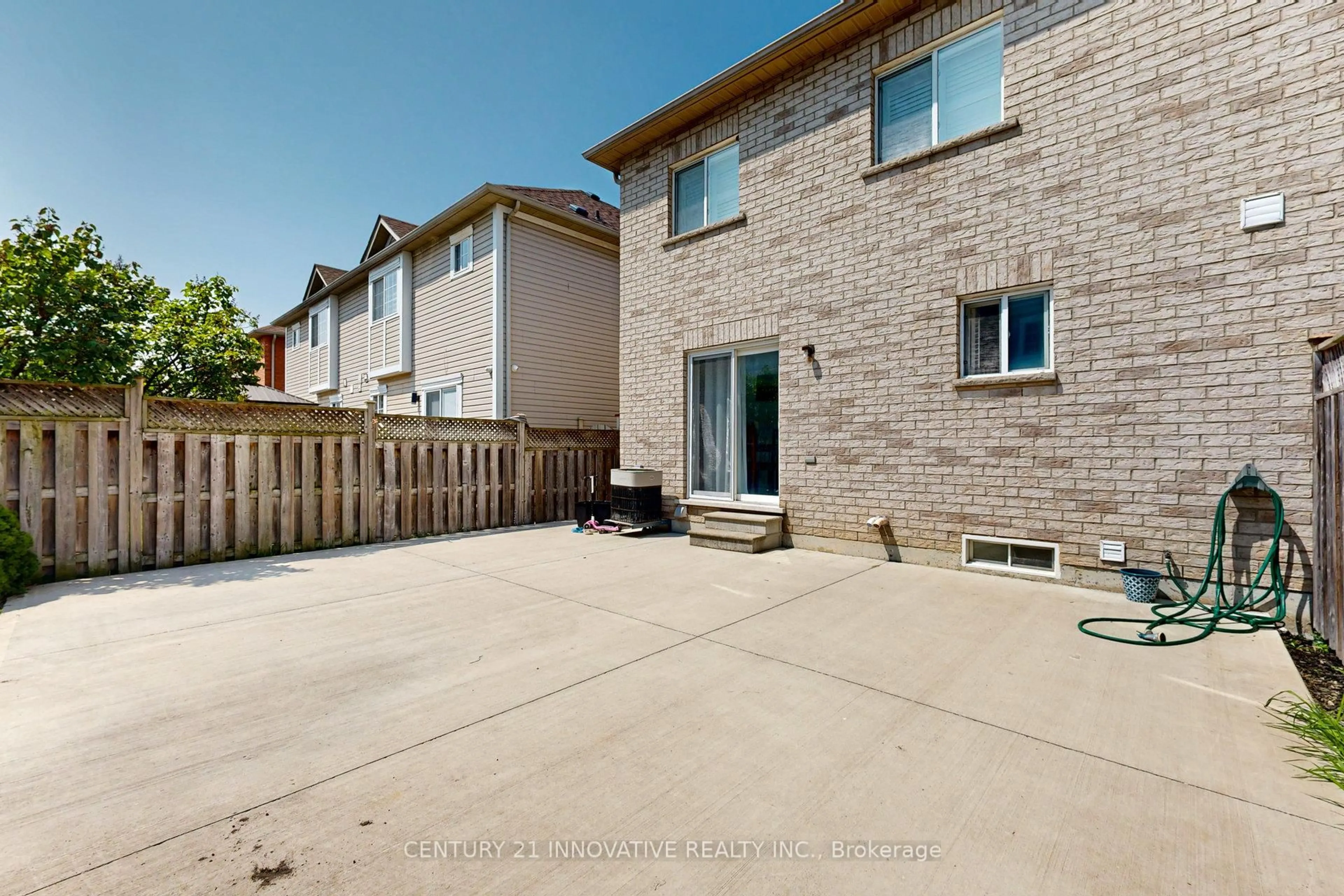 Patio, street for 31 Stable Gate, Brampton Ontario L7A 1V7