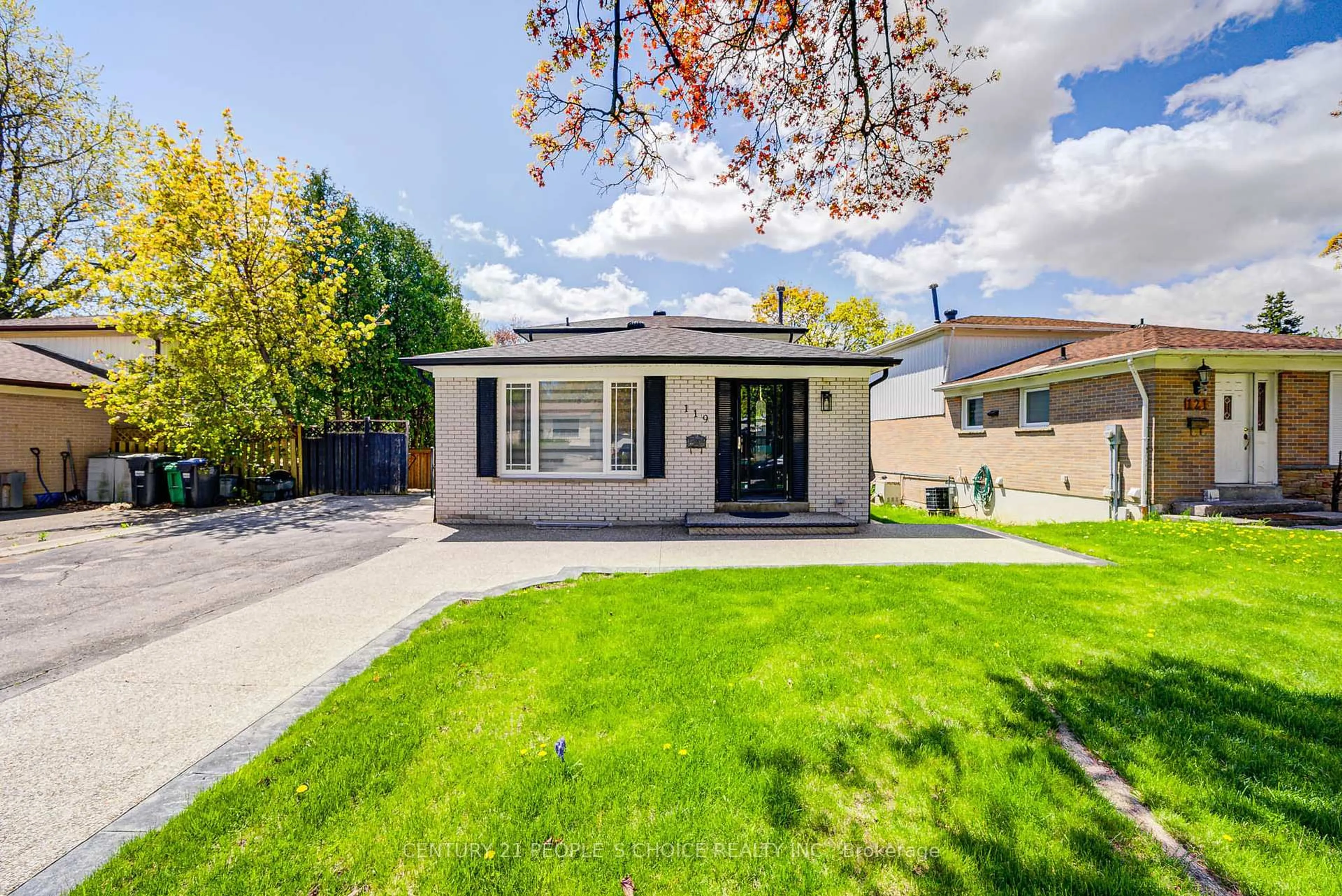 Home with vinyl exterior material, street for 119 Rutherford Rd, Brampton Ontario L6V 2J4