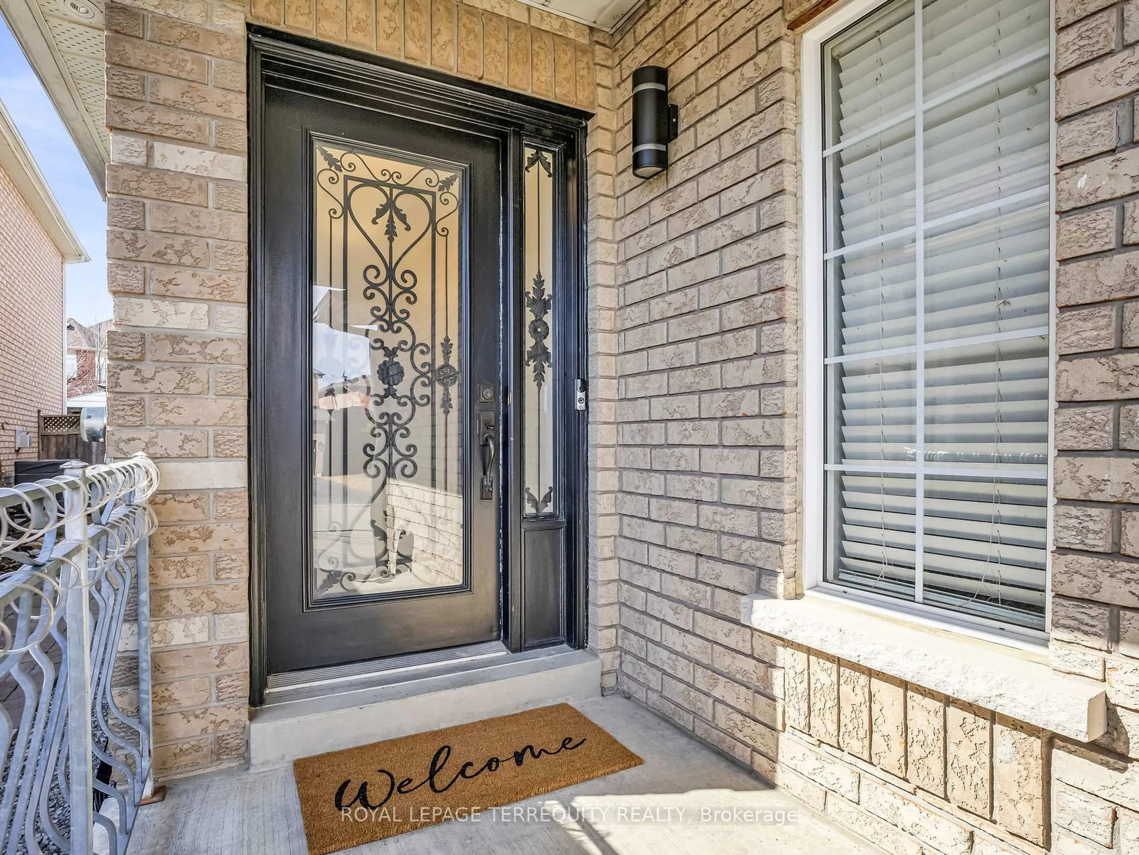 Indoor entryway for 13 Humbershed Cres, Caledon Ontario L7E 2X2