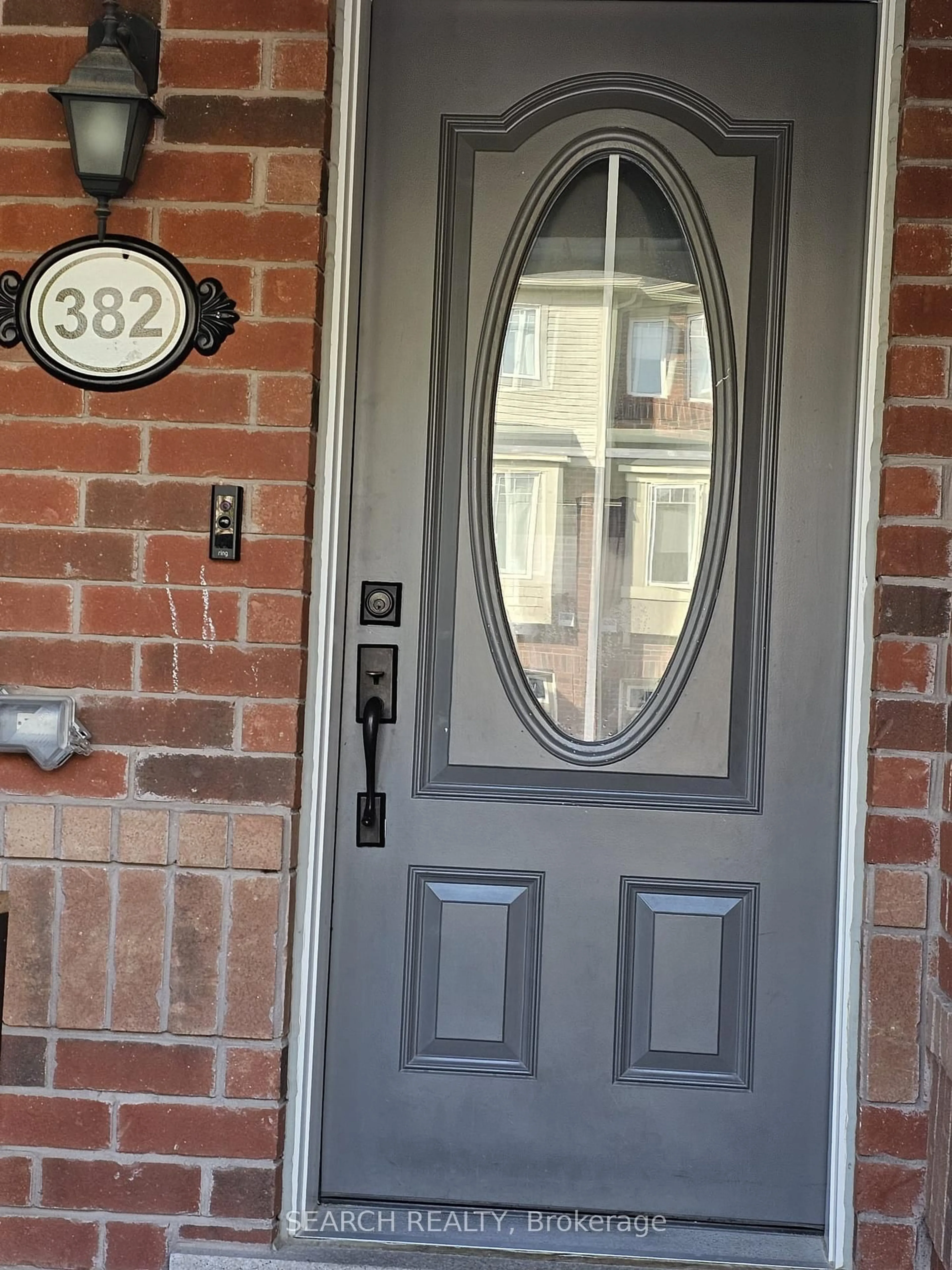 Indoor entryway for 382 Cavanagh Lane, Milton Ontario L9T 8J9
