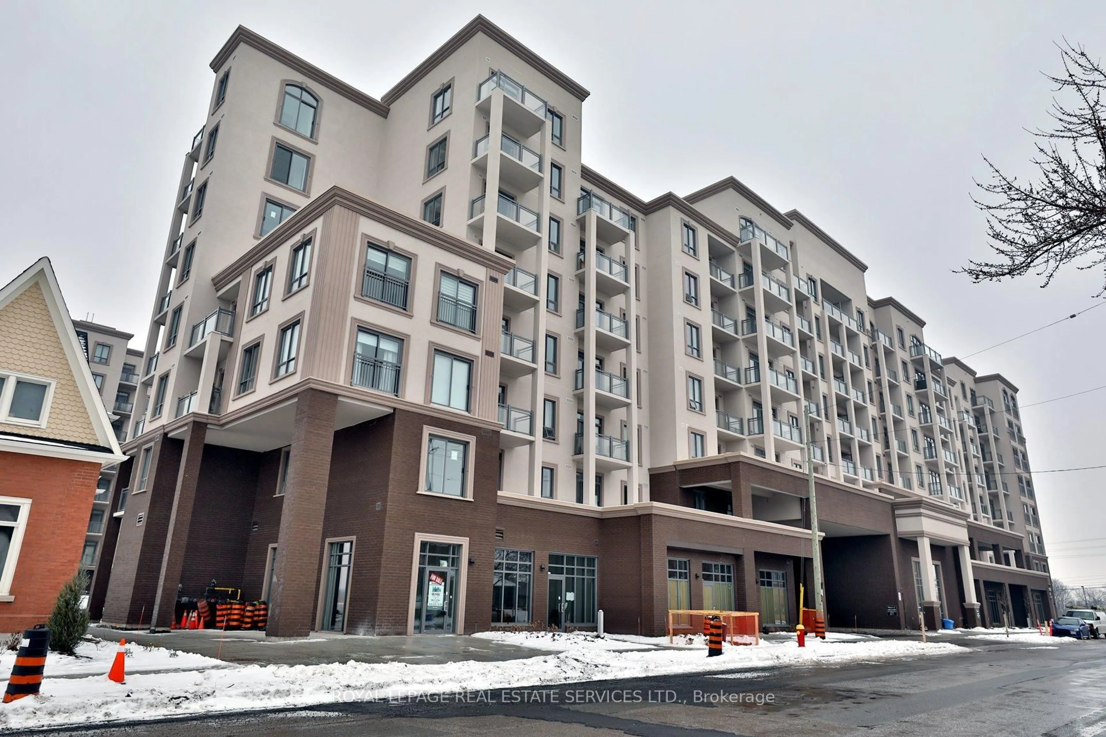 Indoor foyer for 2486 Old Bronte Rd #809, Oakville Ontario L6M 4J2