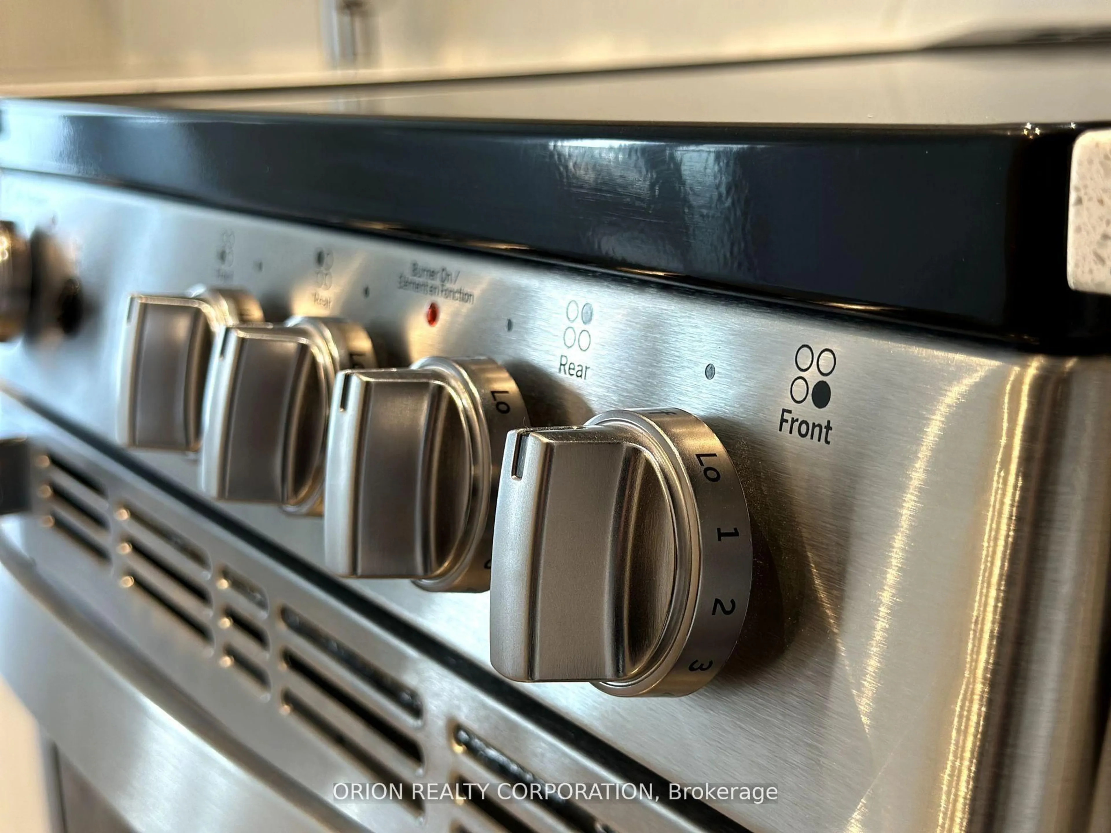 Kitchen with laundary machines, unknown for 430 Square One Dr #1002, Mississauga Ontario L5B 0L6