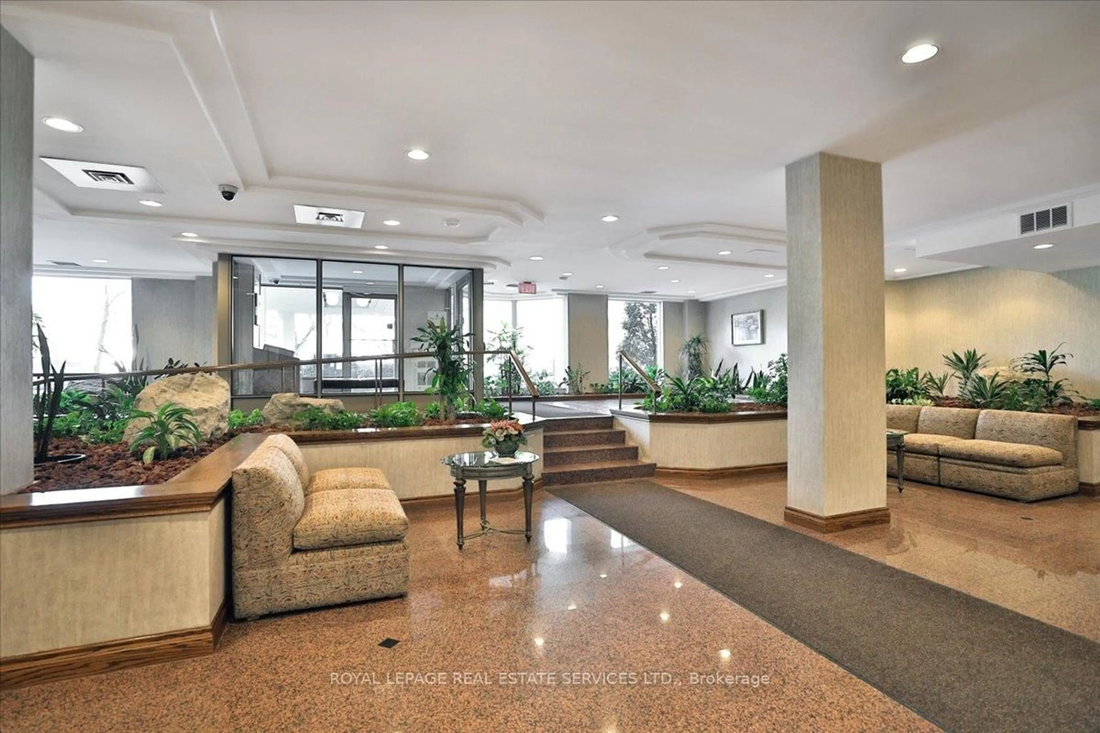 Lobby for 1901 Pilgrims Way #305, Oakville Ontario L6M 2W9