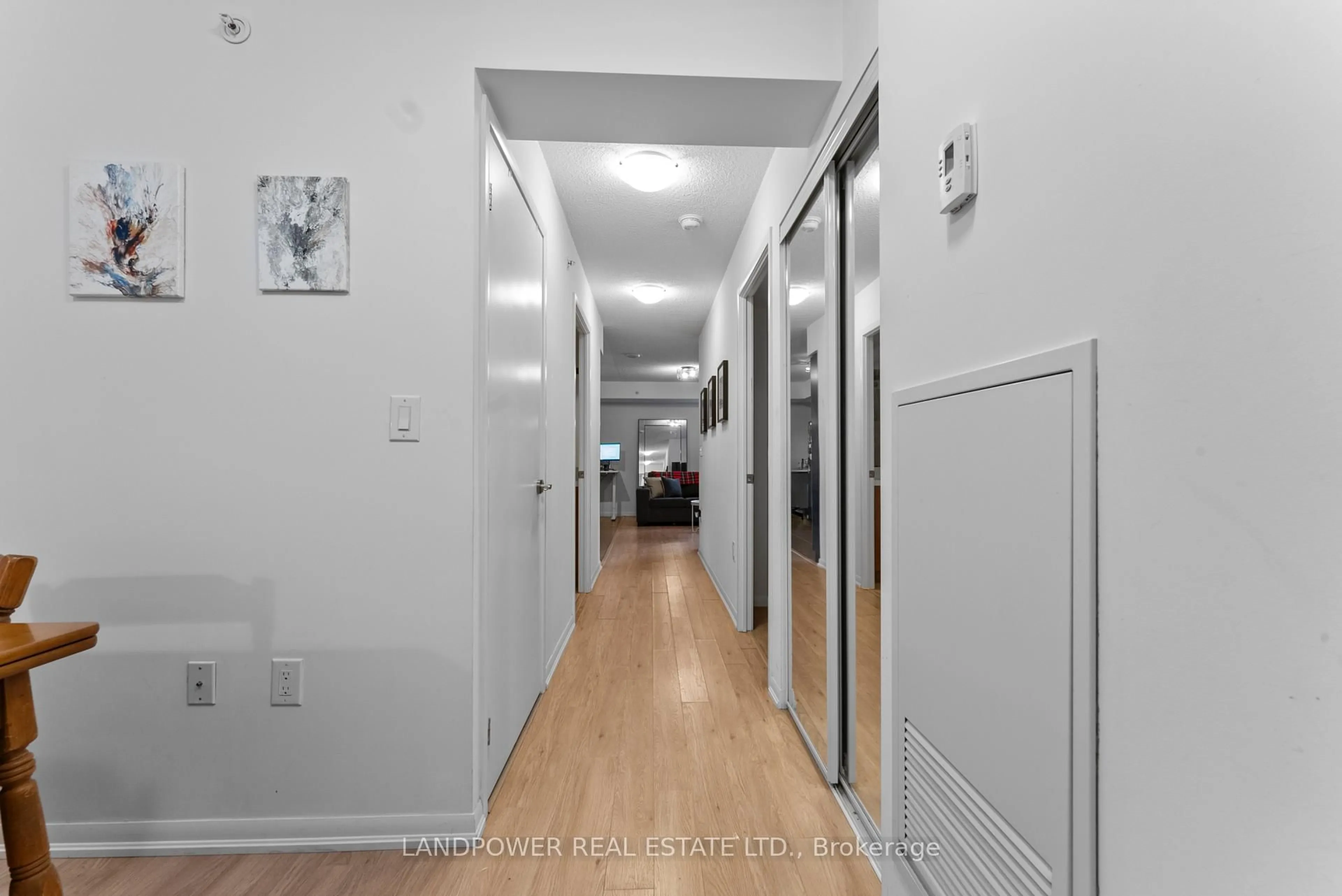 Indoor foyer for 830 Lawrence Ave #724, Toronto Ontario M6A 1C3