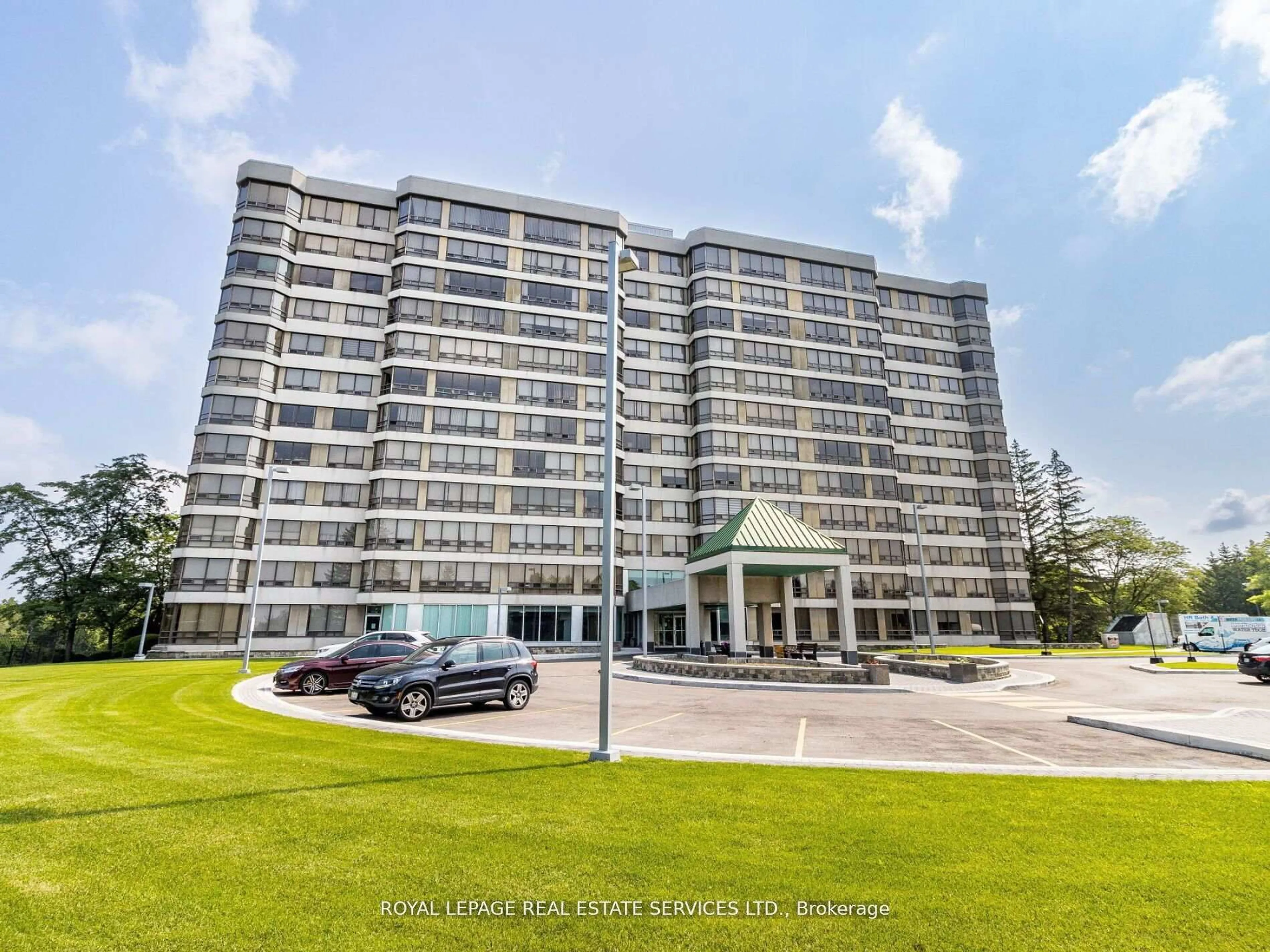 Indoor foyer for 320 Mill St #1002, Brampton Ontario L6Y 3V2