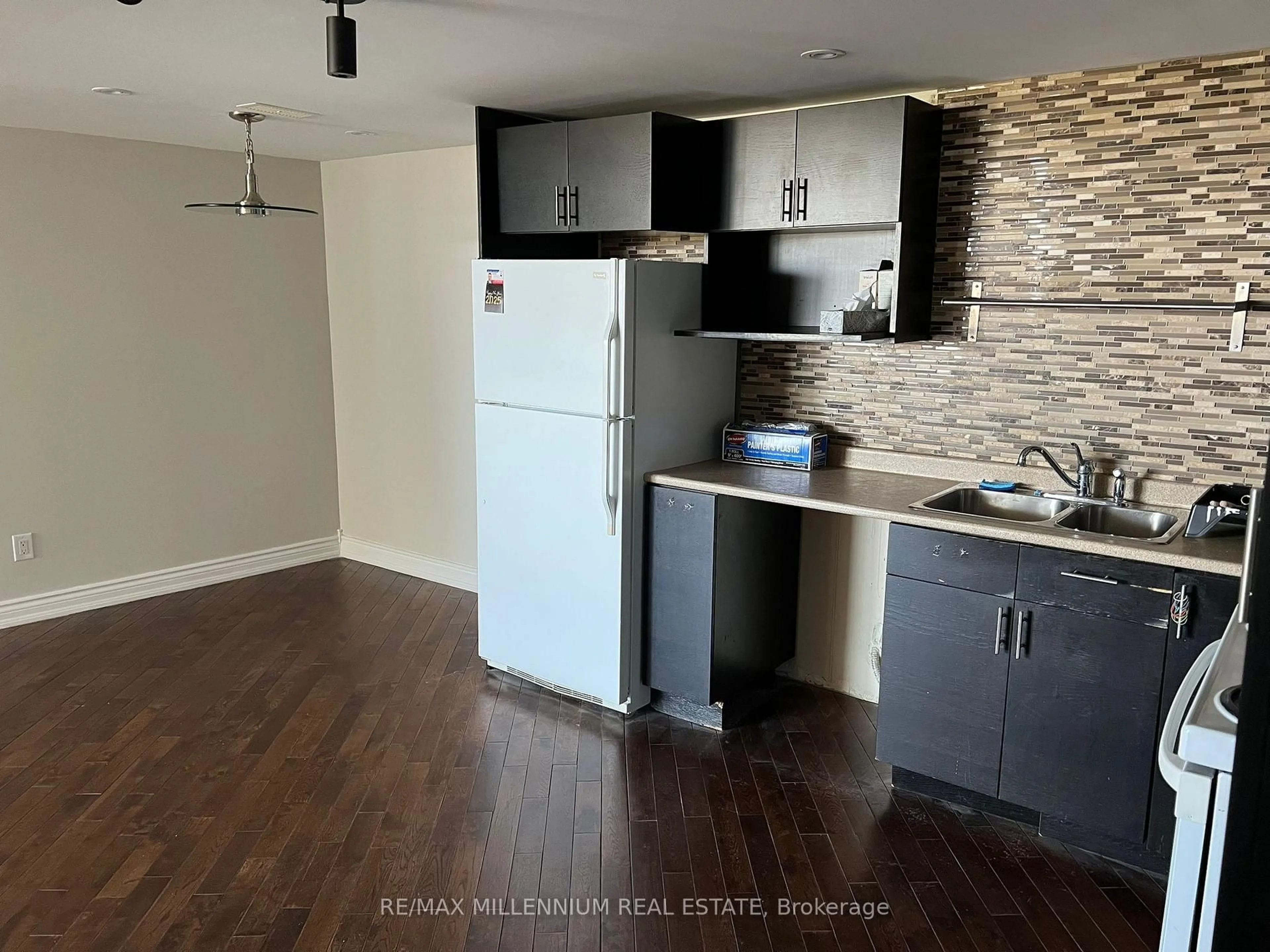 Unknown for 330 Dixon Rd #1603, Toronto Ontario M9R 1S9
