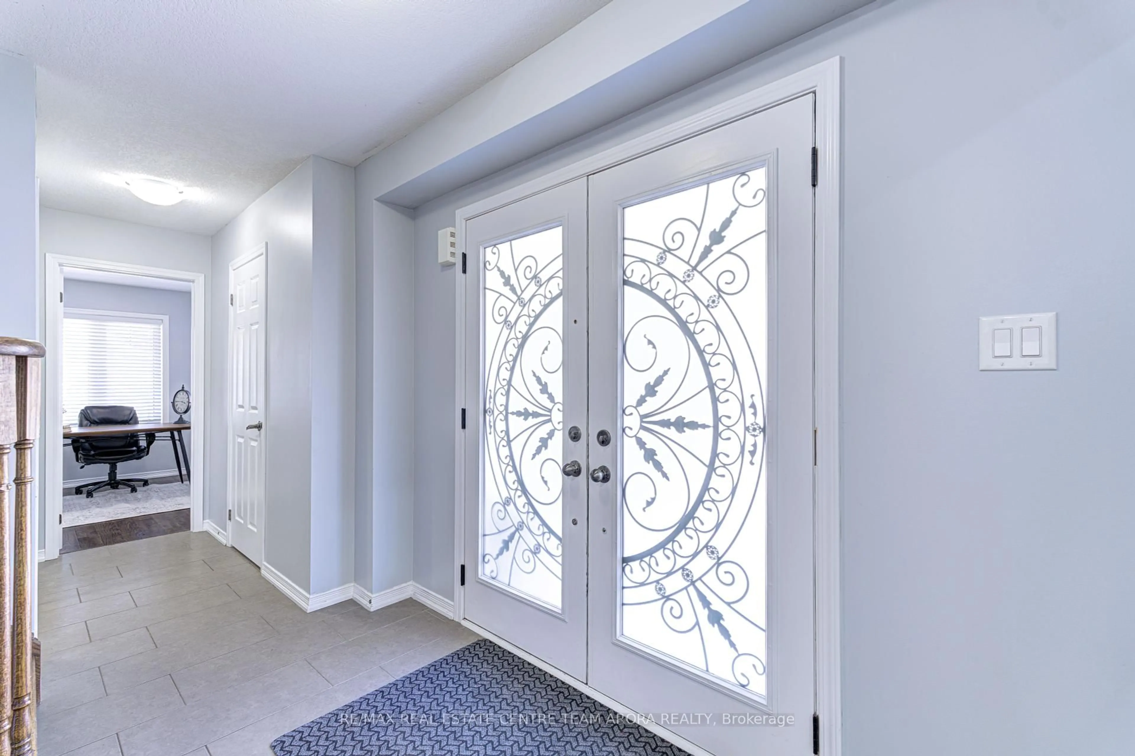 Indoor entryway for 5 Golden Spring Dr, Brampton Ontario L7A 4N4