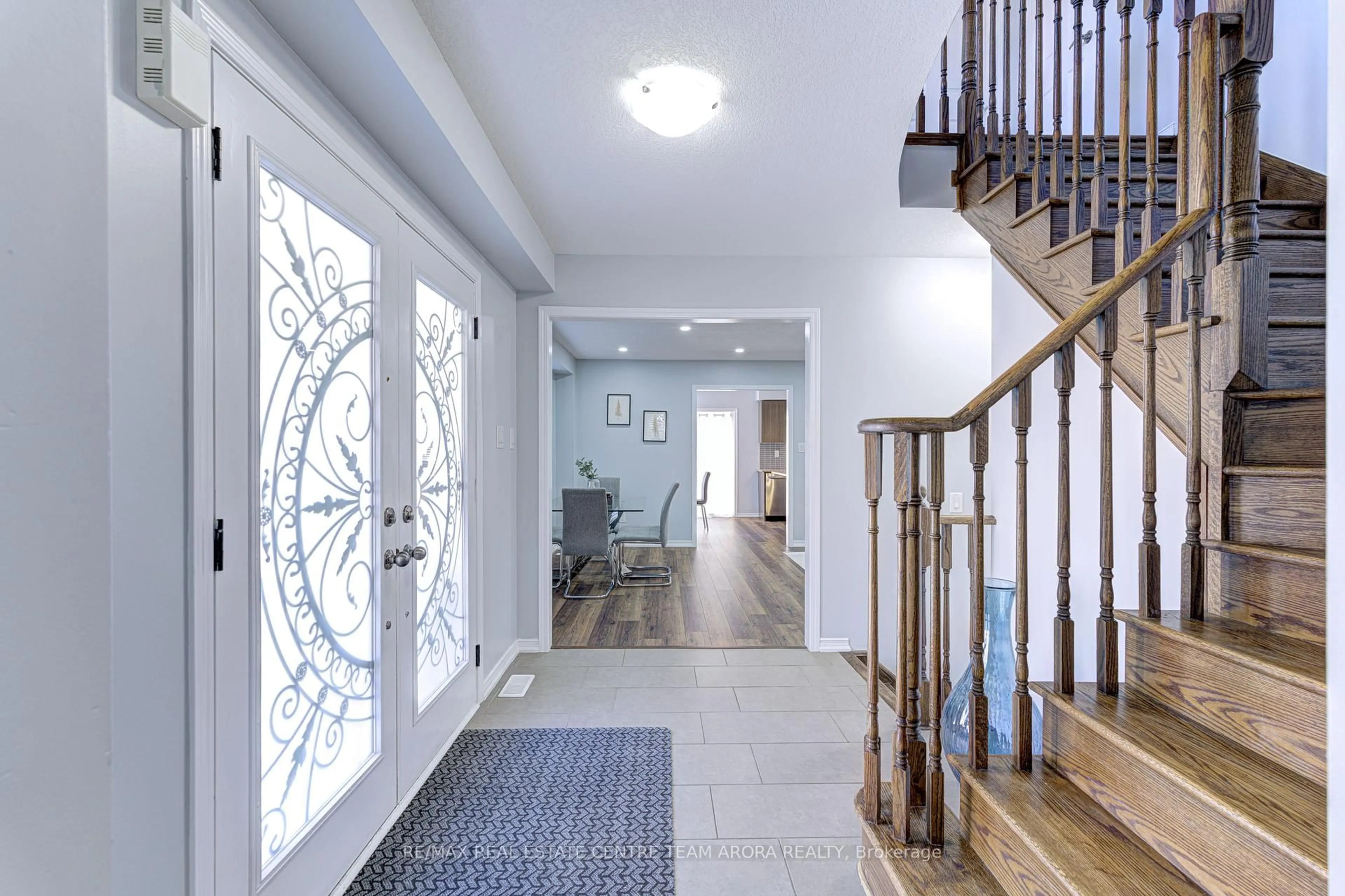 Indoor entryway for 5 Golden Spring Dr, Brampton Ontario L7A 4N4