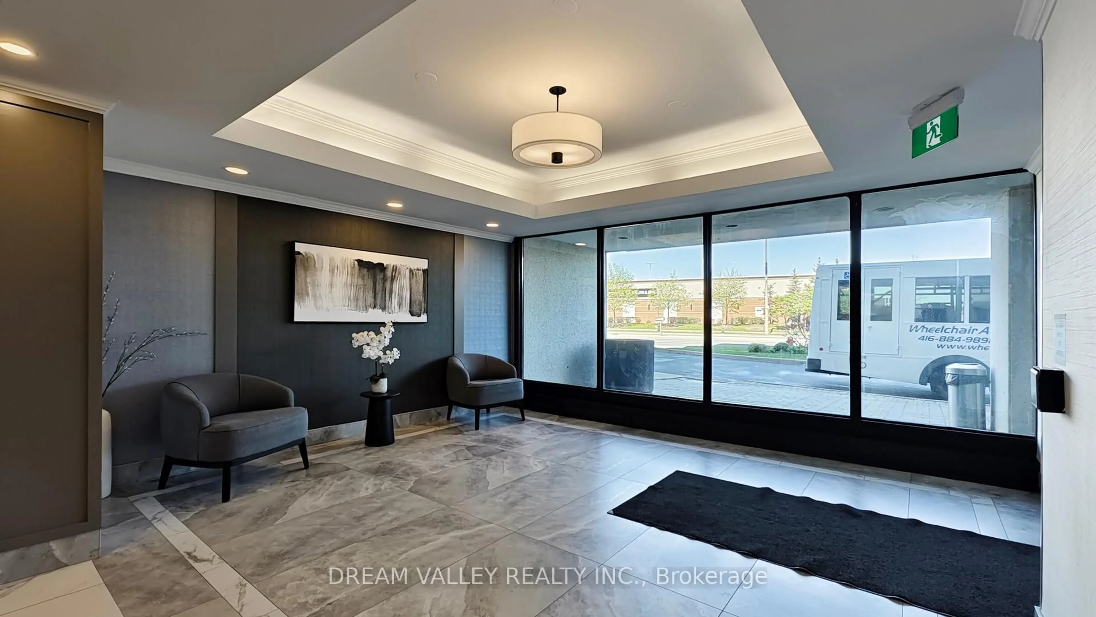 Indoor foyer for 2900 Battleford Rd #1102, Mississauga Ontario L5N 2V9
