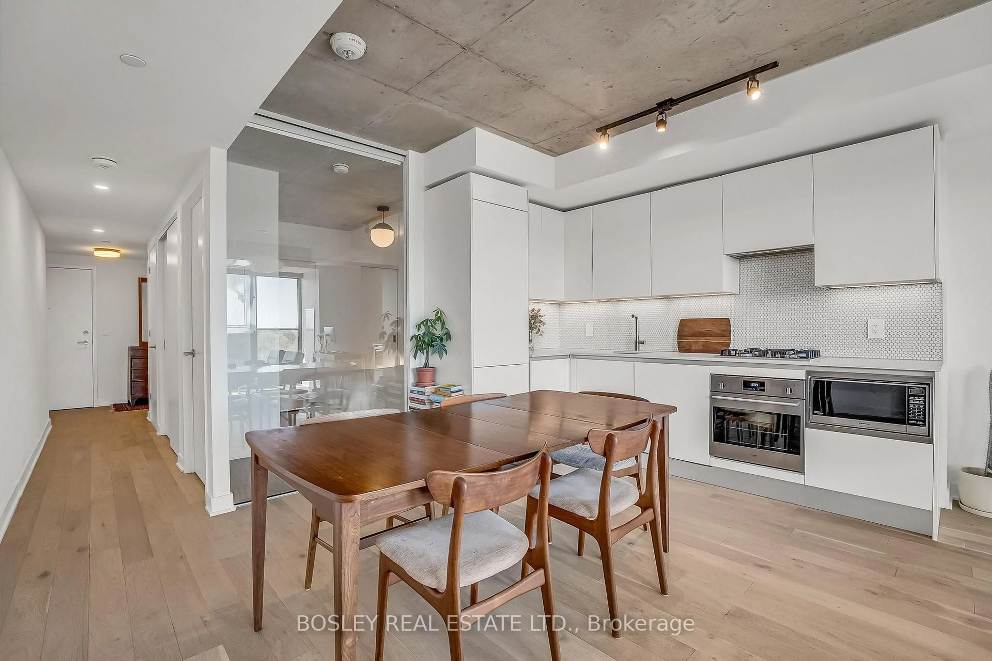 Open concept kitchen, unknown for 2720 Dundas St #522, Toronto Ontario M6P 0C3